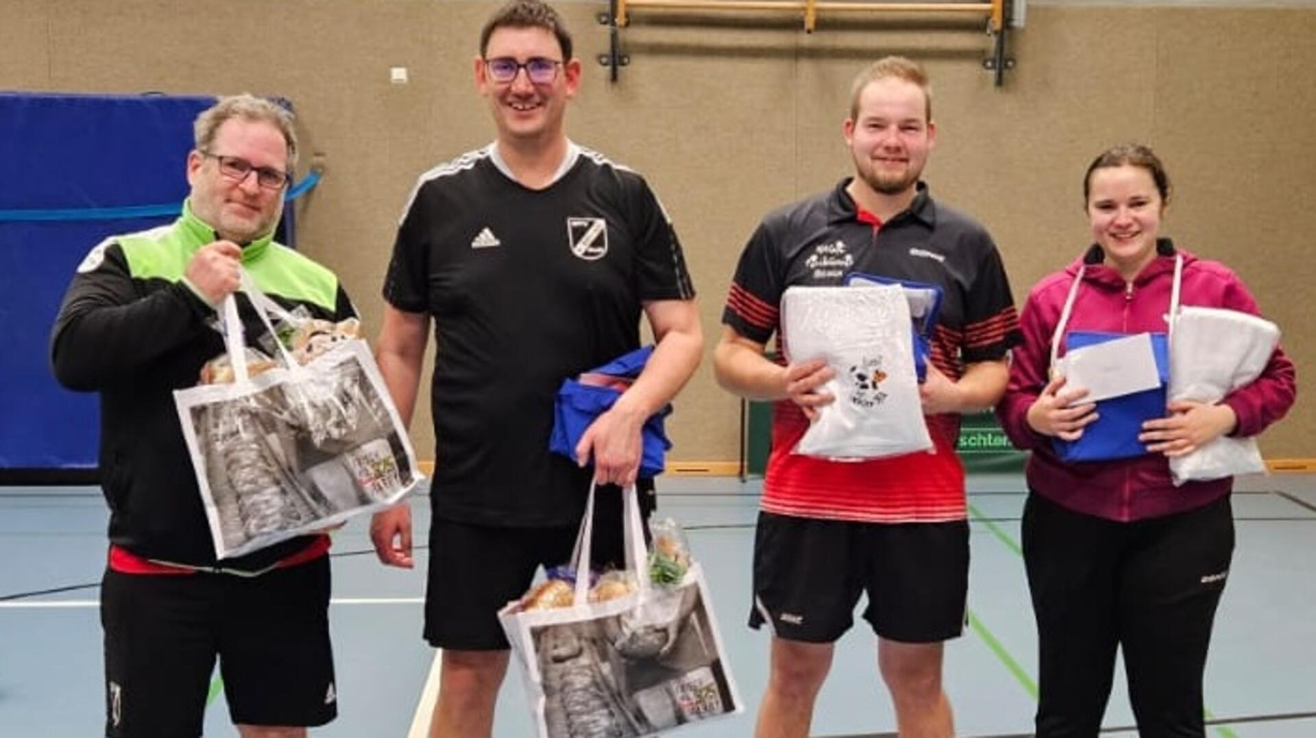 Die Sieger des Elmer Tischtennis-Turniers: Sascha Lieschewski (von links), Dennis Pump, Kai Krüger und Elisa Oerding.