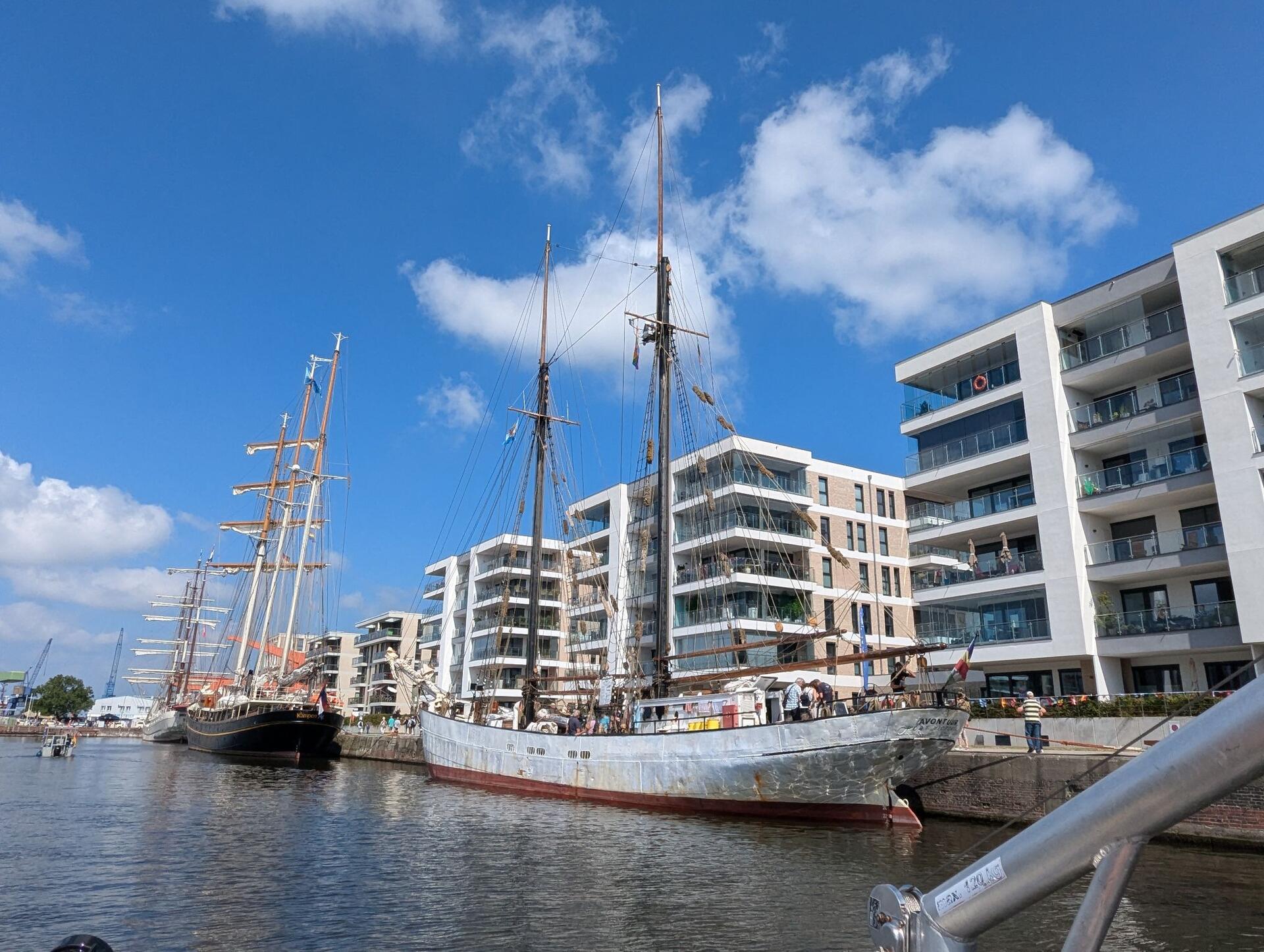 Die Sonne strahlt in Bremerhaven. So kann man die Maritimen Tage genießen. 