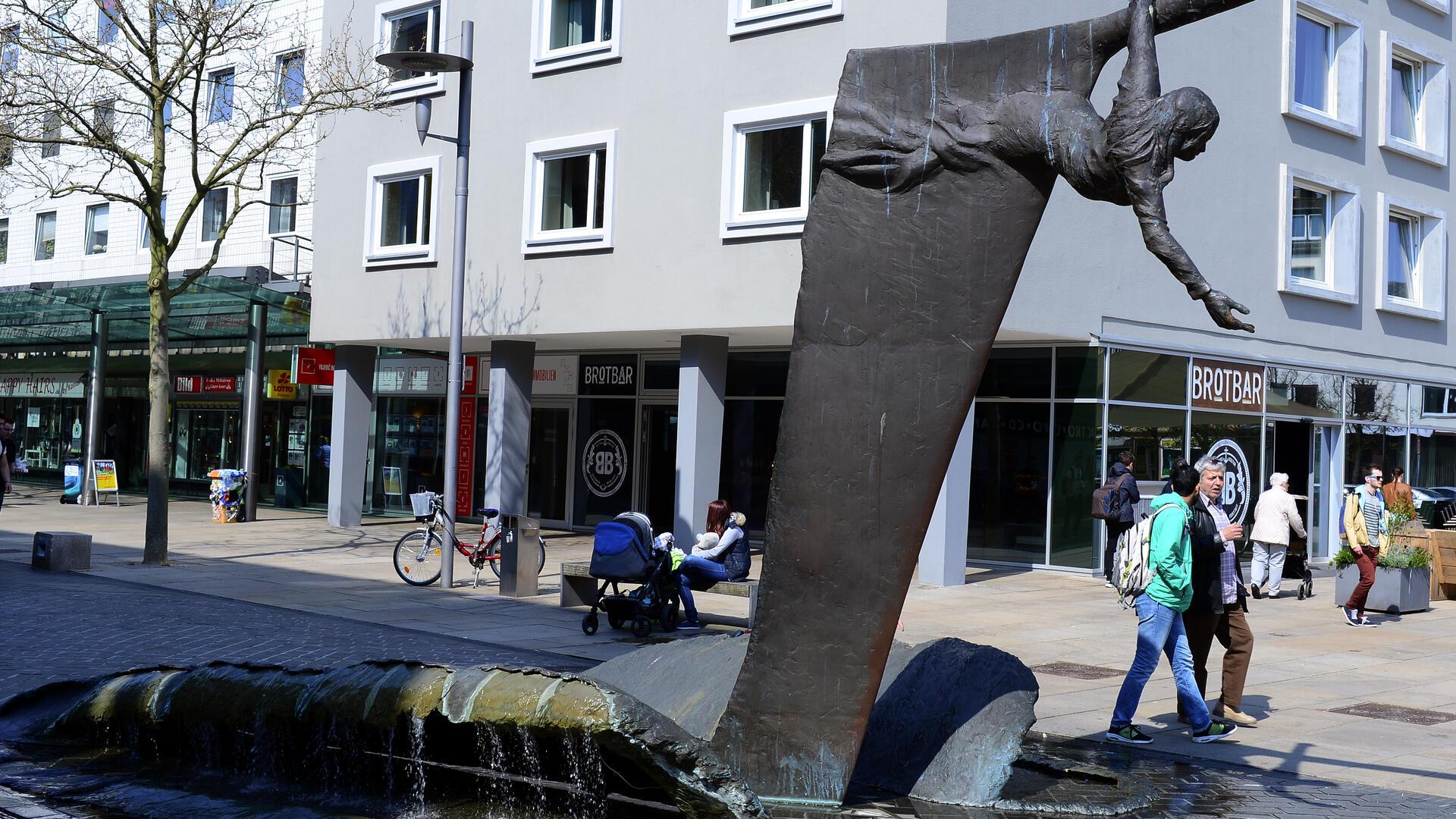 Die Springbrunnen in der Innenstadt spritzen ab Mitte April wieder. 