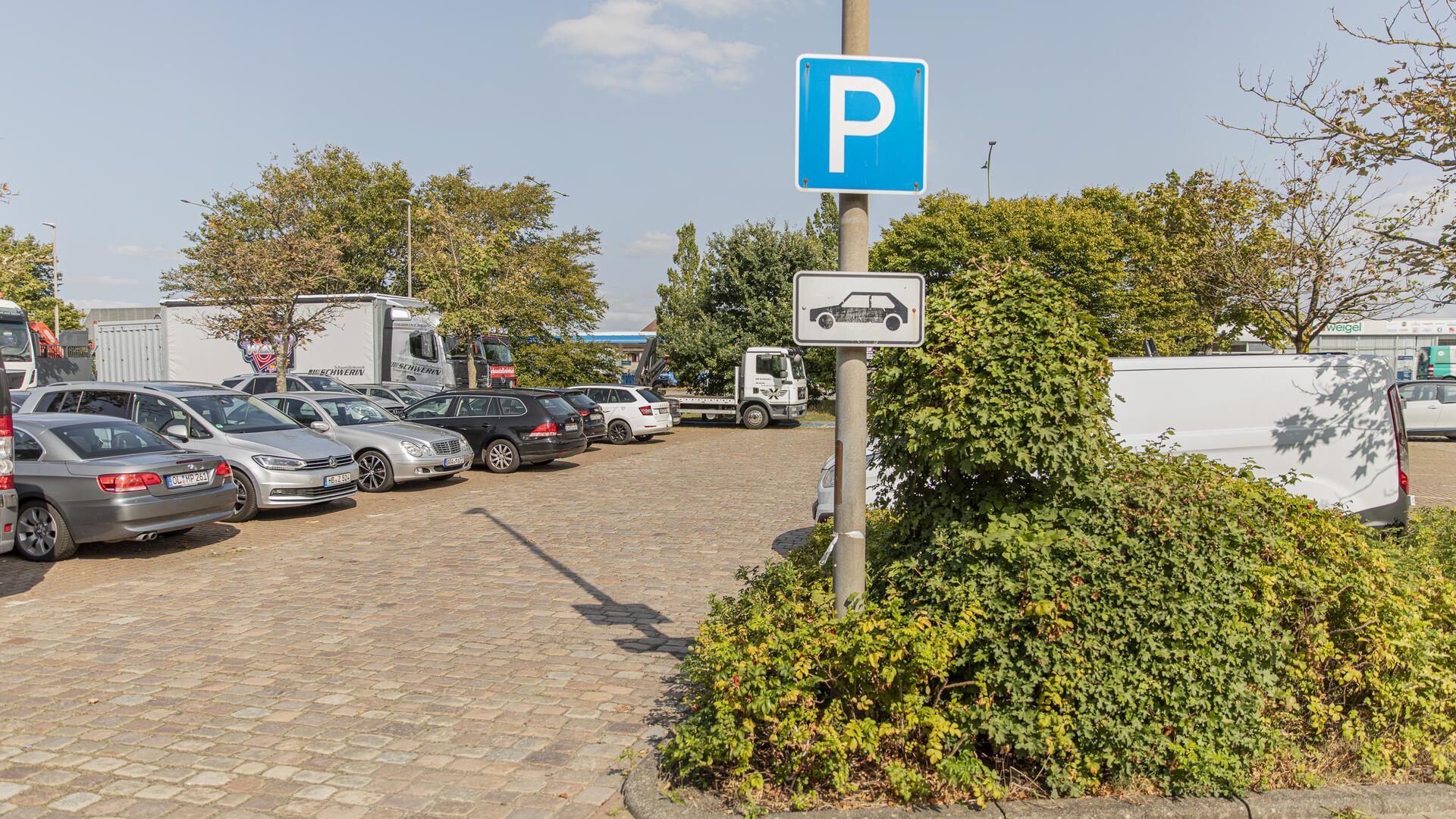 Die Stadthalle erhöht die Parkgebühr.