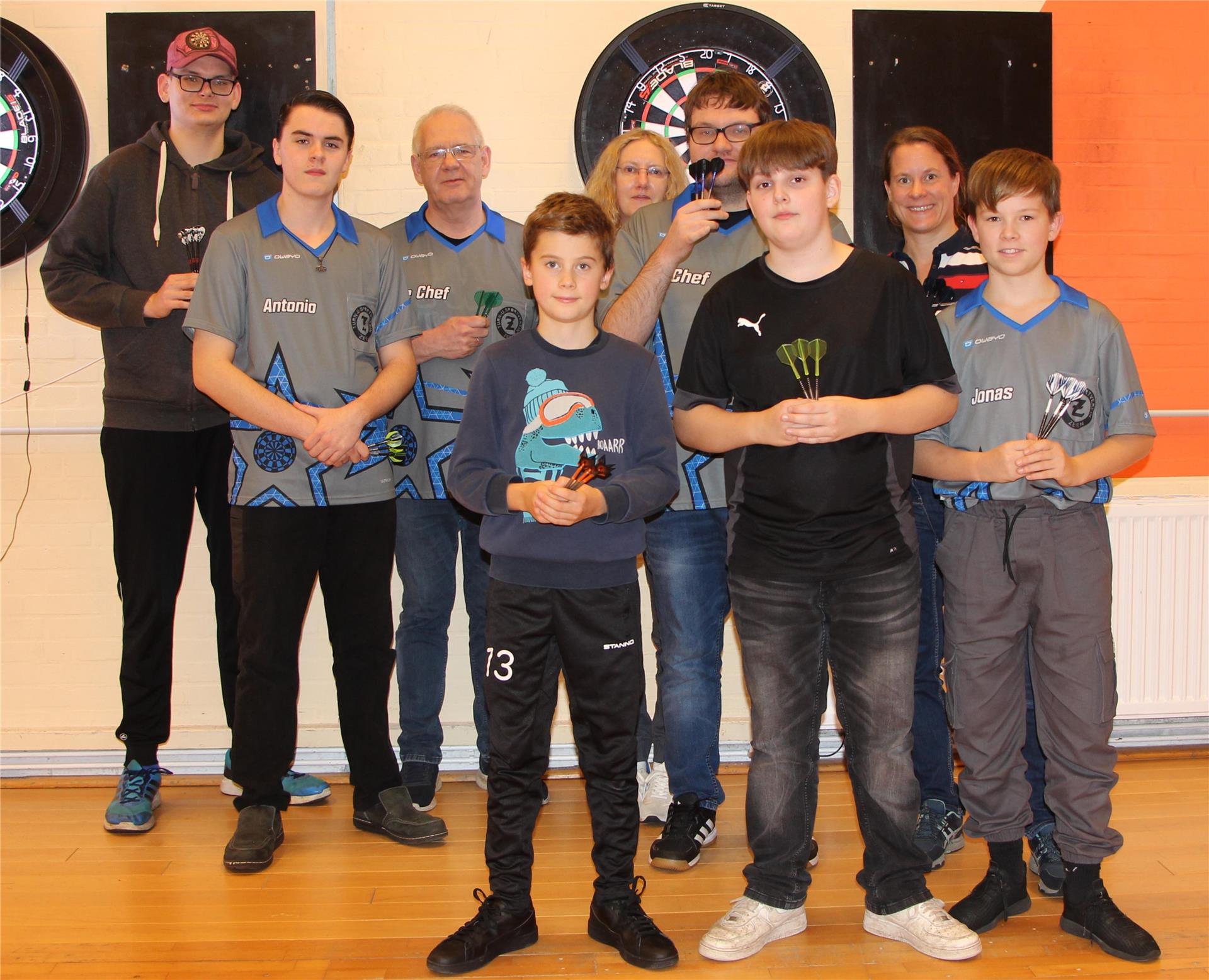 Die Trainingsgruppe Mittwoch der Darts-Sparte des TuS Zeven.