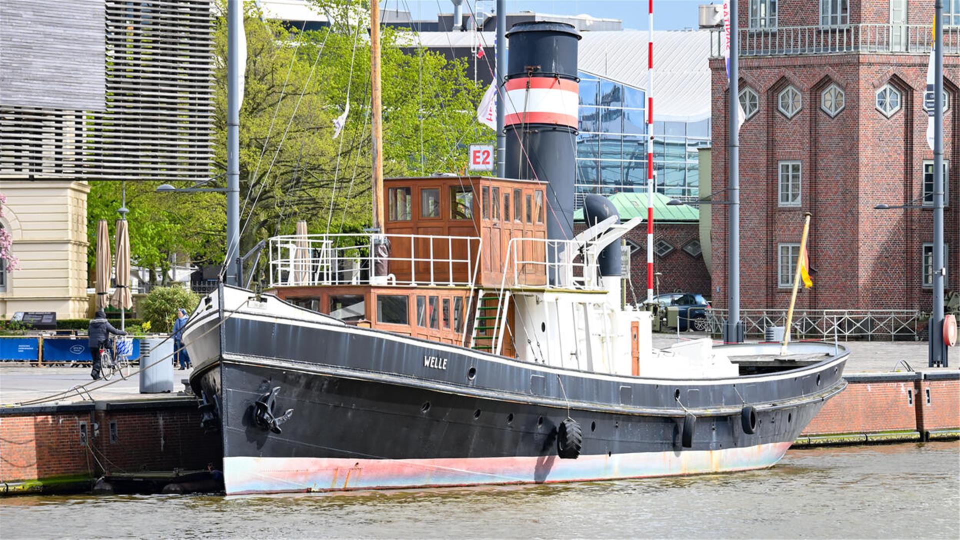 Die „Welle“ im Neuen Hafen liegt vor dem Auswandererhaus.