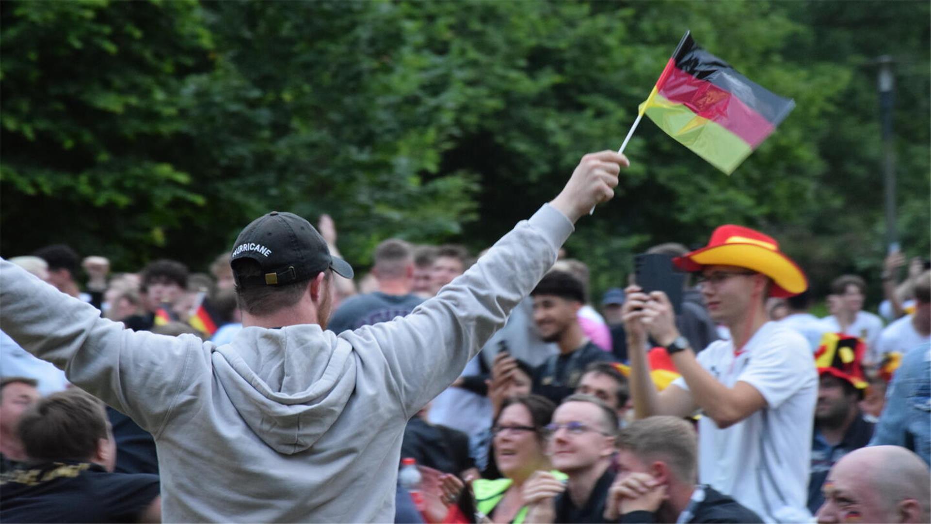 Die deutschen Fans haben beim 5:1mehrfach Grund zum Jubeln im Zevener Stadtpark.