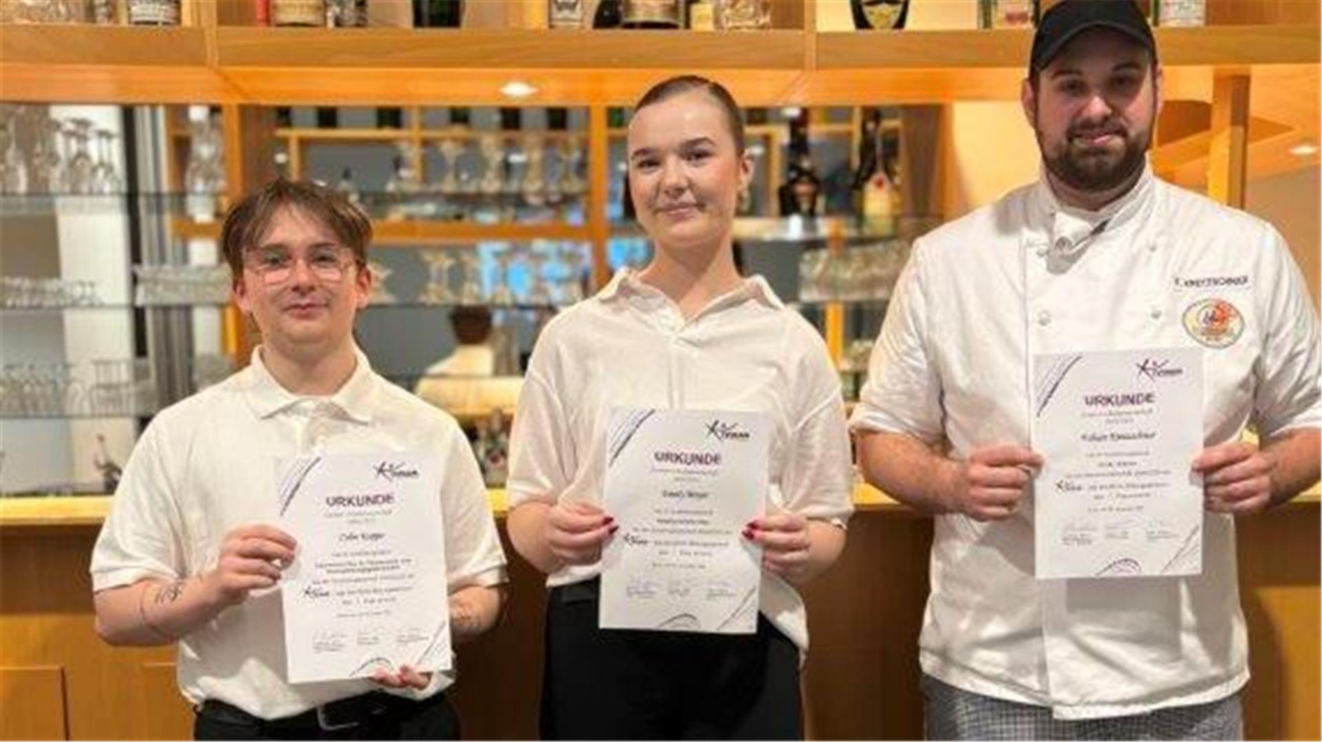 Die drei Sieger der Schulmeisterschaft (von links): Collin Kuppe, Emely Meyer und Fabian Kretzschmar.