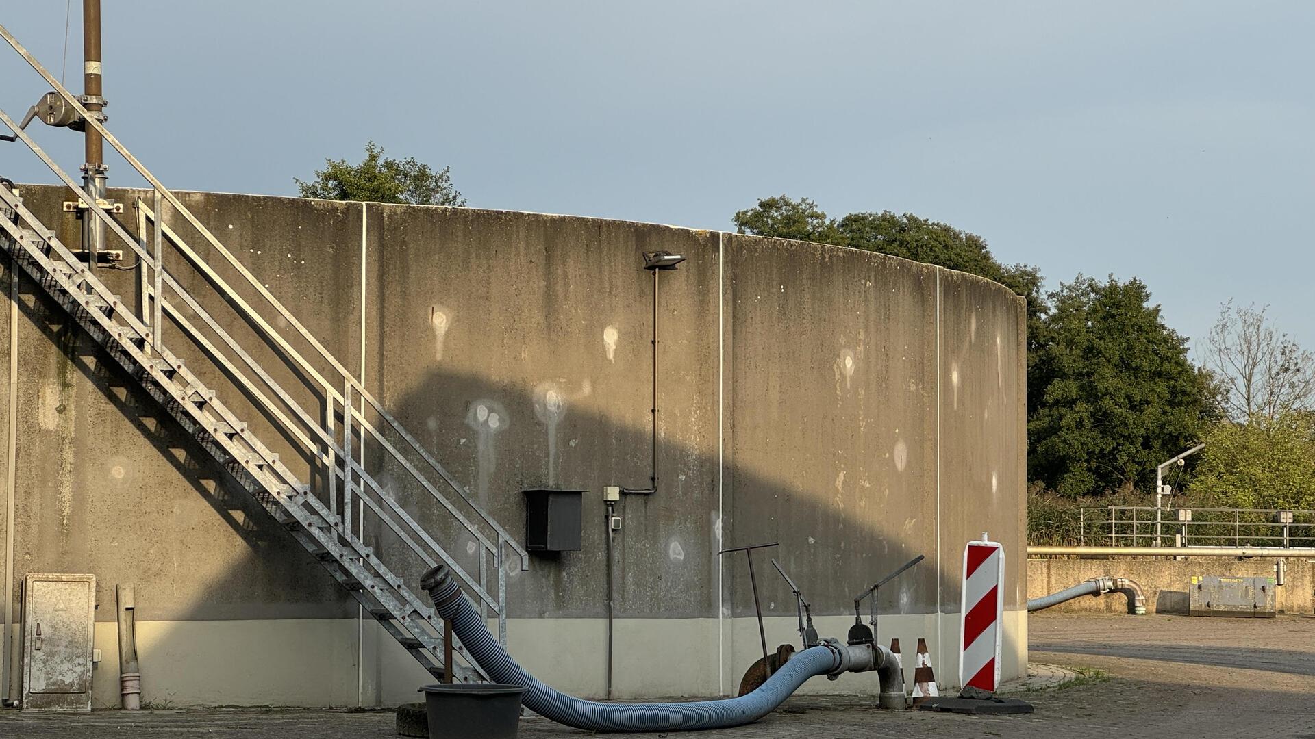 Die große Niederschlagsmenge dieses Jahres erfordert eine automatische Trübwasserentsorgung im Abwassereinigungsgelände der Samtgemeinde Tarmstedt.