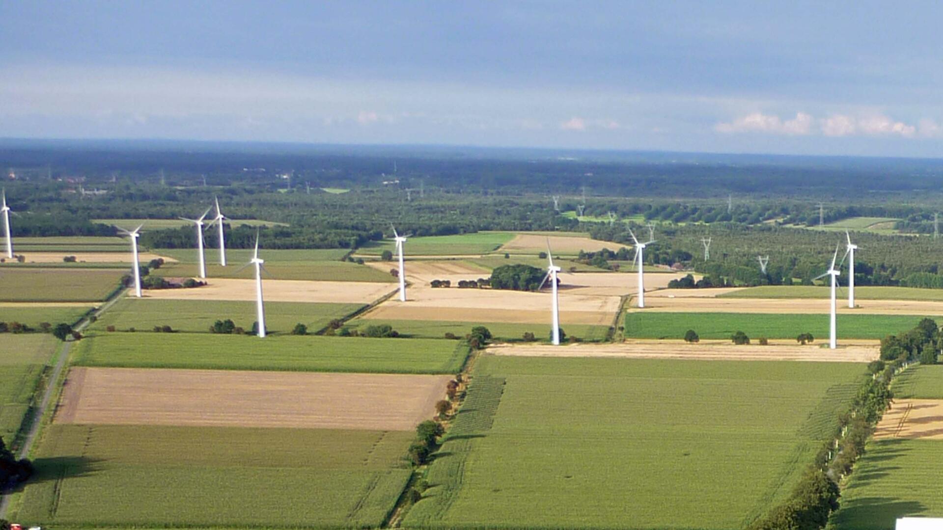 Die insgesamt 14 Anlagen des Windparks „Uthlede I“ von 1998 sollen durch drei neue Windräder ersetzt werden, die mehr als doppelt so viel Leistung bringen wie die vorhandenen insgesamt.