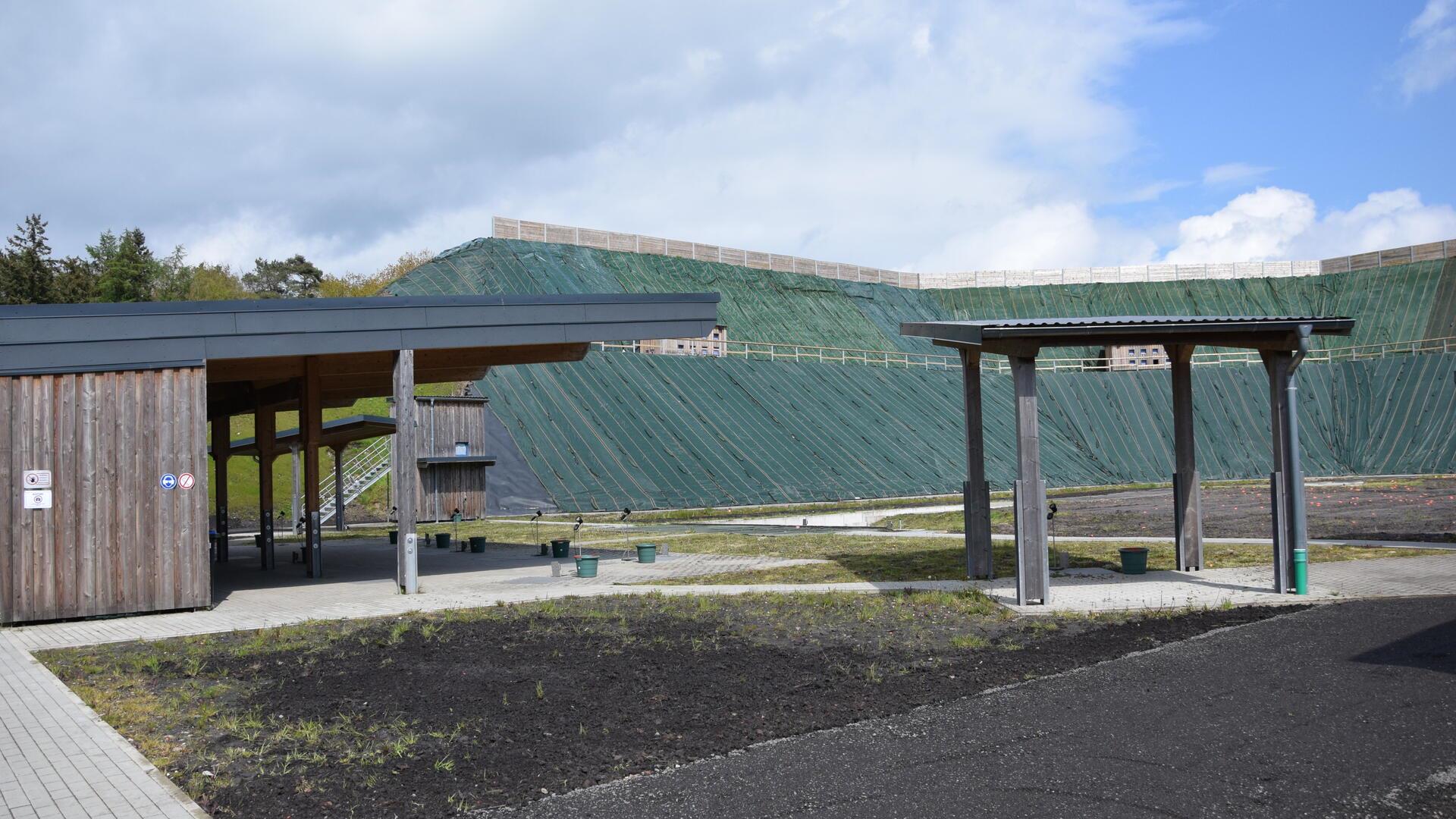 Die modernisierte und erweiterte Schießanlage in Rhadereistedt, die aus zwei voneinander unabhängigen Wurfscheibenständen für die Disziplinen Skeet, Trap und Parcours besteht. 