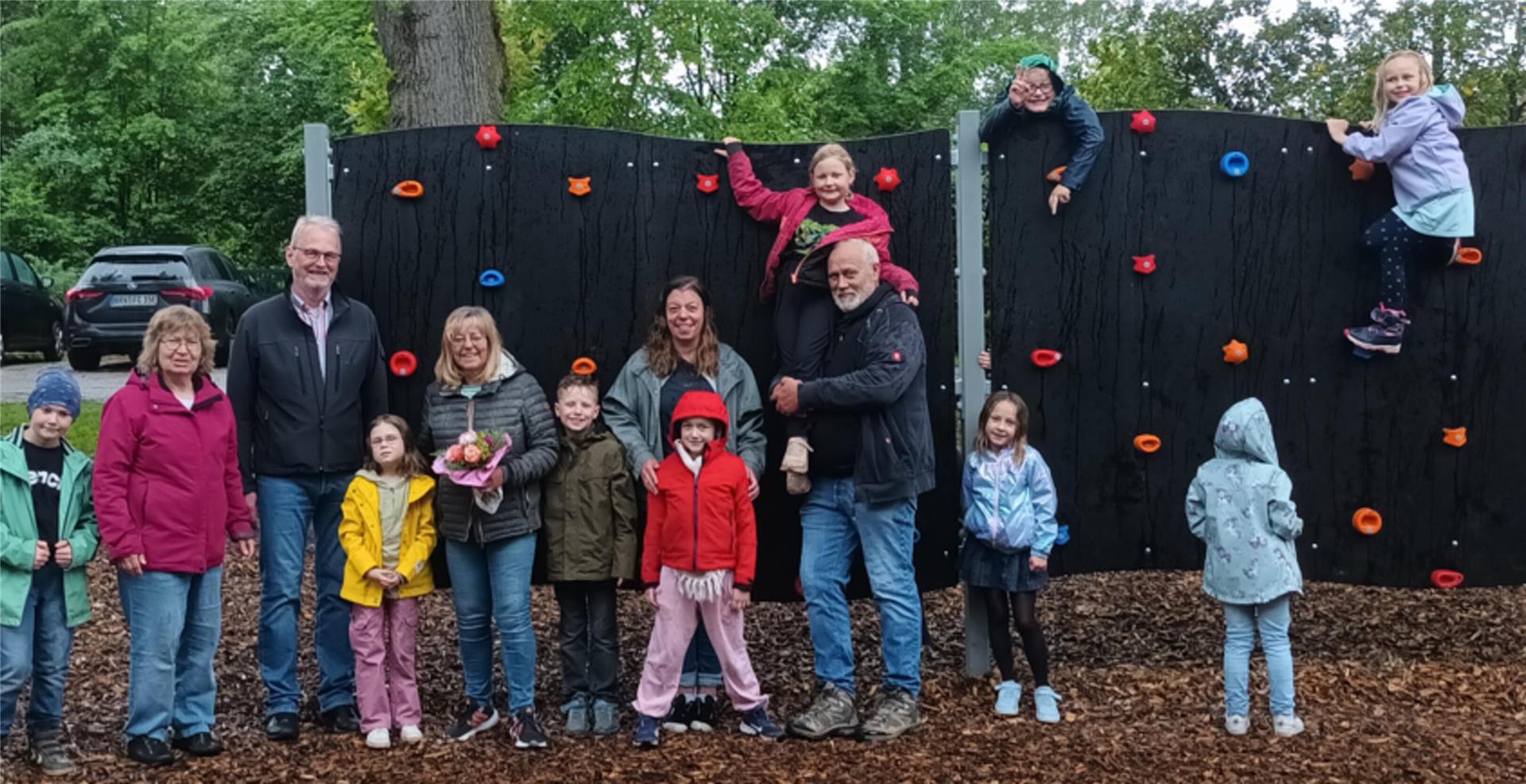 Die neue Boulderwand in Basdahl steht künftig Schülern der örtlichen Grundschule sowie Kindern aus der Nachwuchsabteilung des TSV Basdahl-Volkmarst zur Verfügung. 