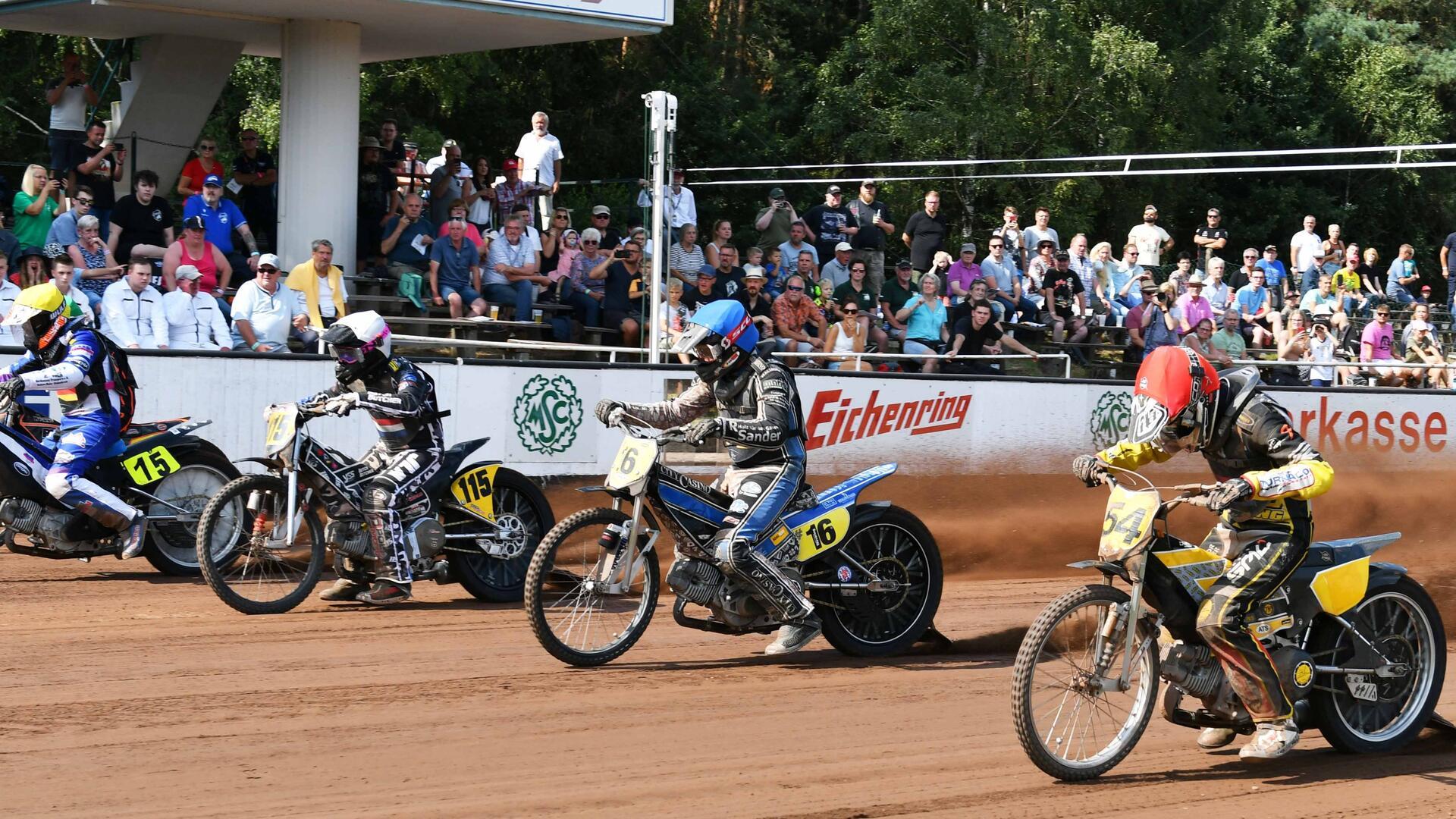 Die schnelle Sandbahn in Scheeßel wird Fahrern und Motoren alles abverlangen.