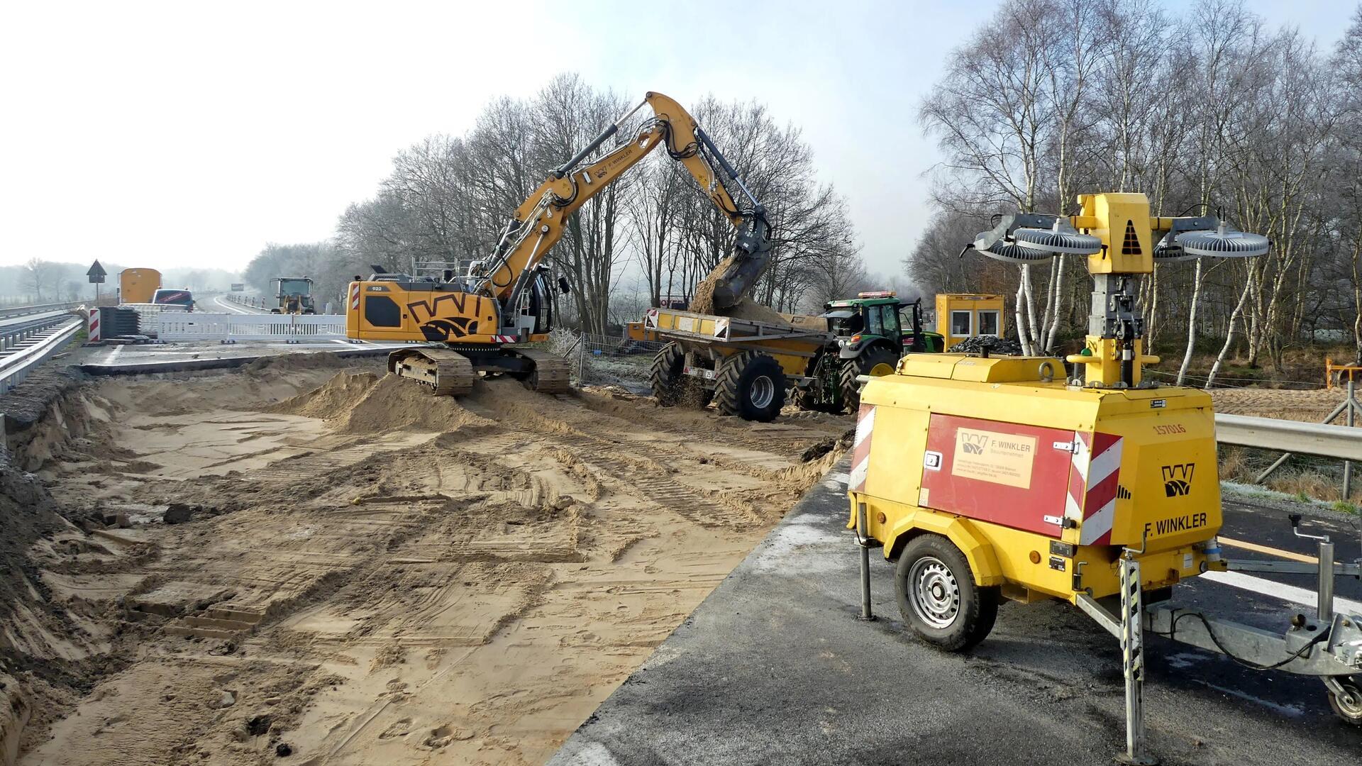 Ein Bagger baggert auf der A27.