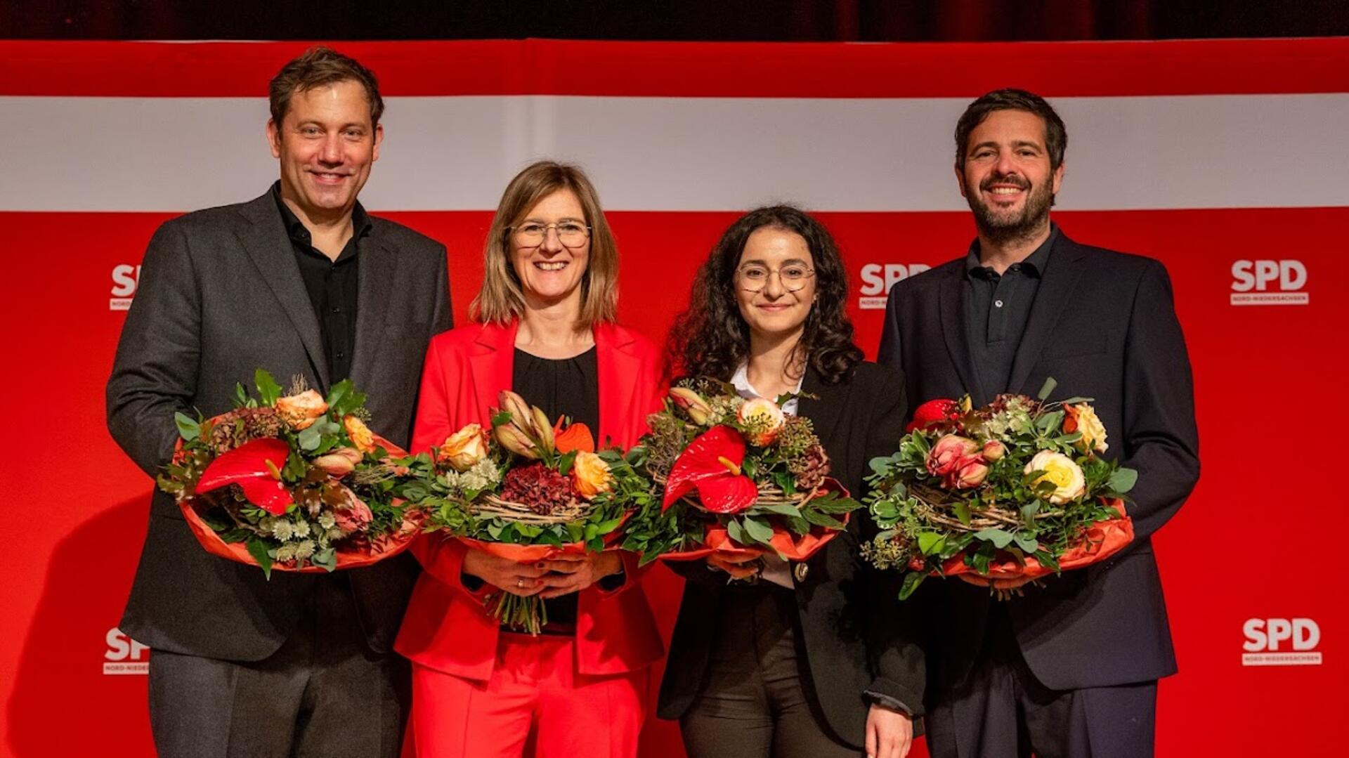 Die vier Direktkandidaten und -kandidatinnen für die Bundestagswahl im Februar von links: Lars Klingbeil, Frauke Langen, Özge Kadah und Daniel Schneider. 