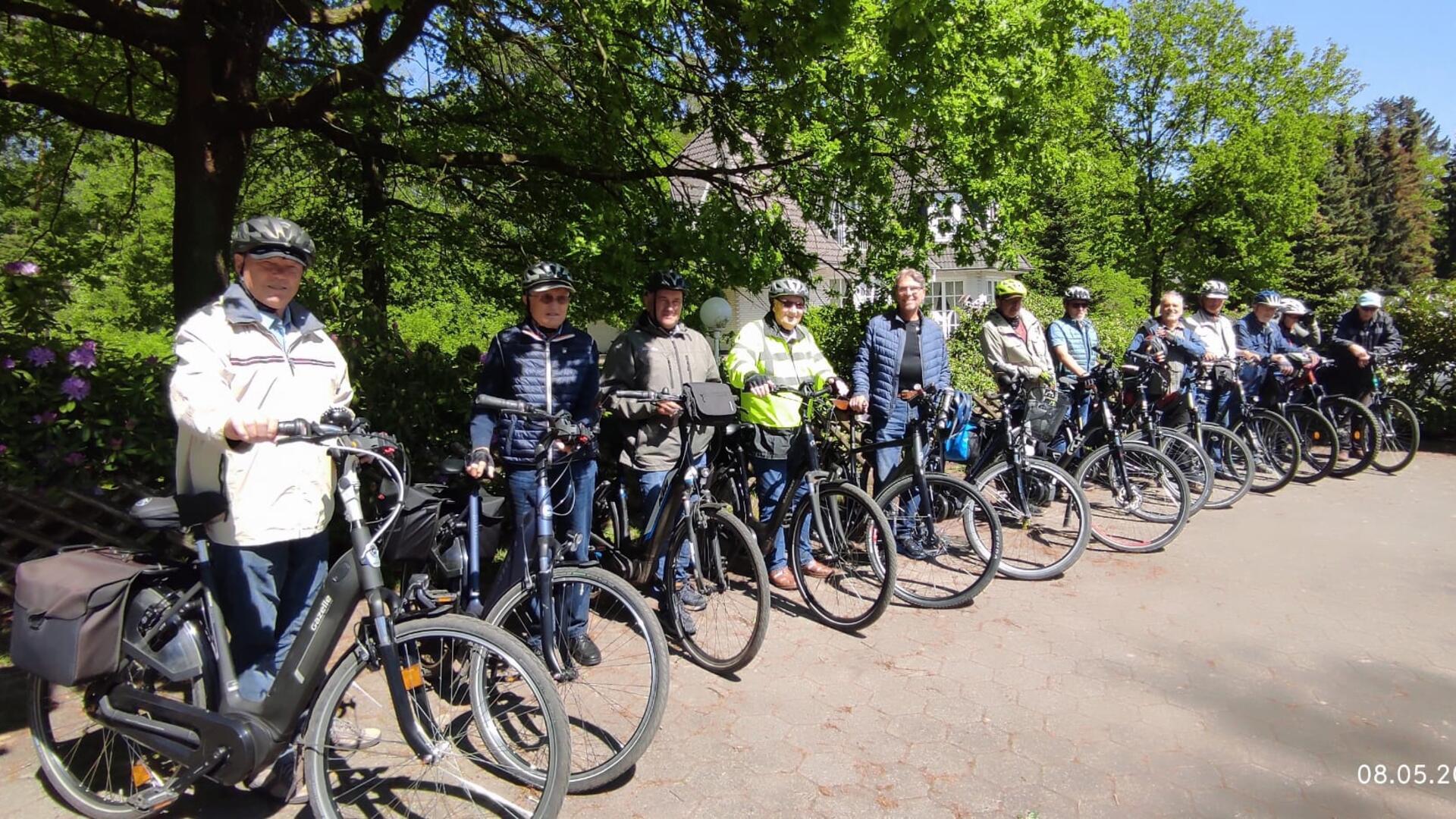 Diesmal führte die Mai-Radtour des Heimatvereins Sittensen die Teilnehmer in die Lüneburger Heide nach Handeloh.