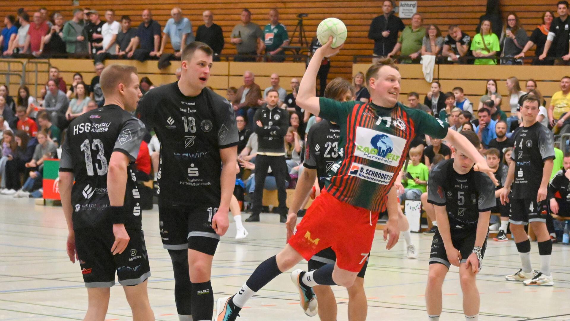 Durchgesetzt: Felix Weber und der TSV Bremervörde gewannen das letzte Heimspiel gegen Seevetal deutlich und sind wie vor zwei Jahren Vizemeister der Verbandsliga Nordsee.