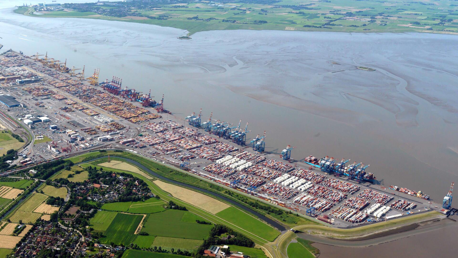 Ein Blick auf die Containerterminals in Bremerhaven. Die Digitalisierung birgt die Gefahr, Opfer von Hackerangriffen zu werden.