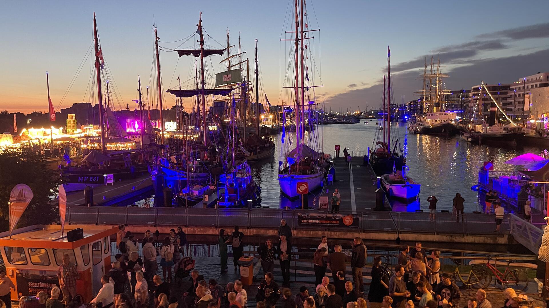 Ein Fest von Mittag bis in die Nacht: Die Maritimen Tage in Bremerhaven.