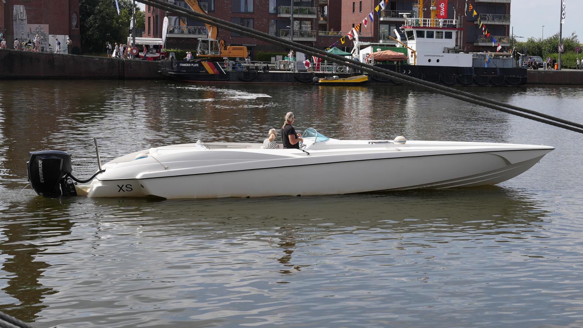 Ein Hingucker im Neuen Hafen: Mit diesem Boot auf den Maritimen Tagen 2024 sind ...