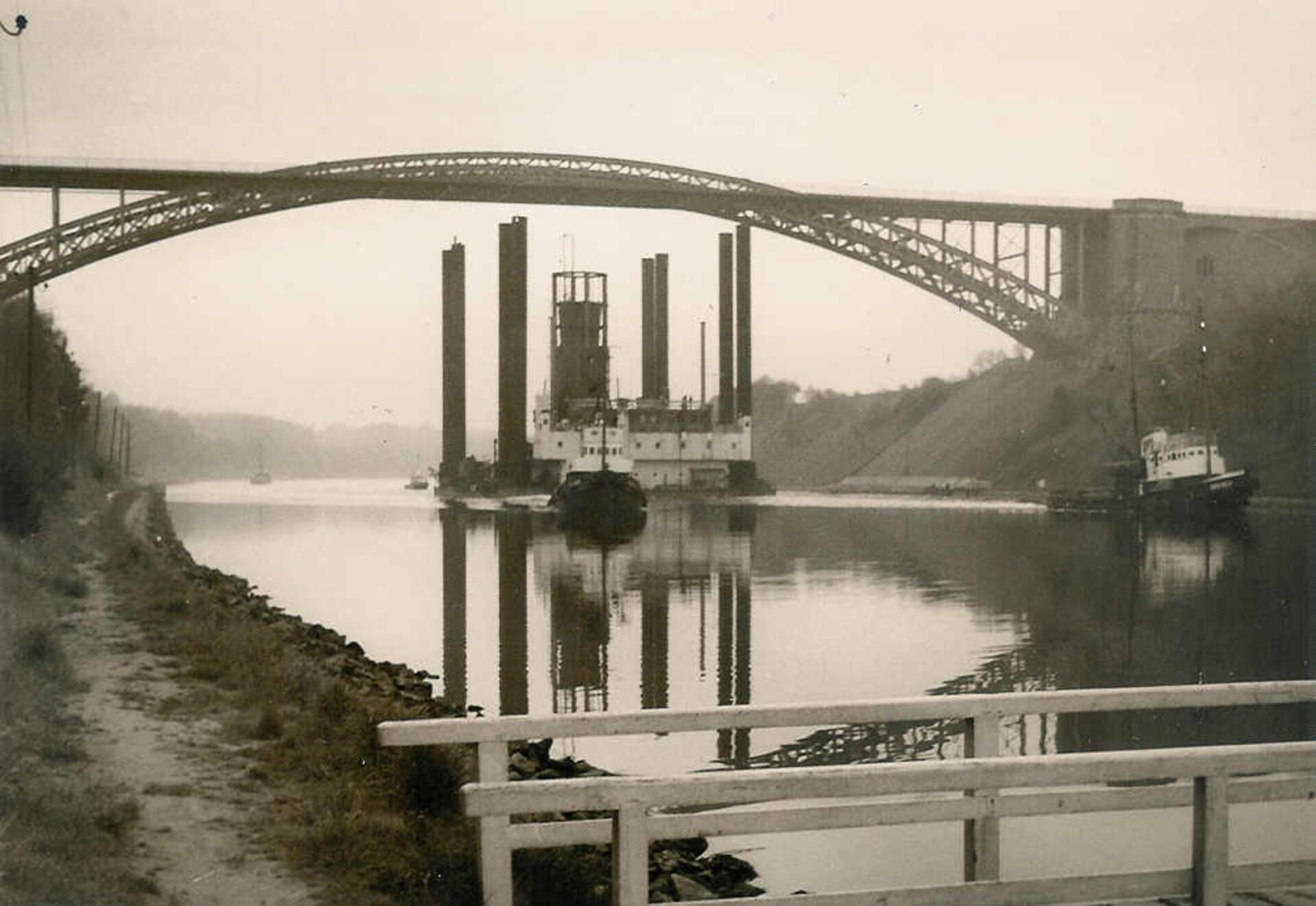 Ein Leuchtturm auf Reisen: Von Kiel geht es über den Nord-Ostsee-Kanal zur Weser...