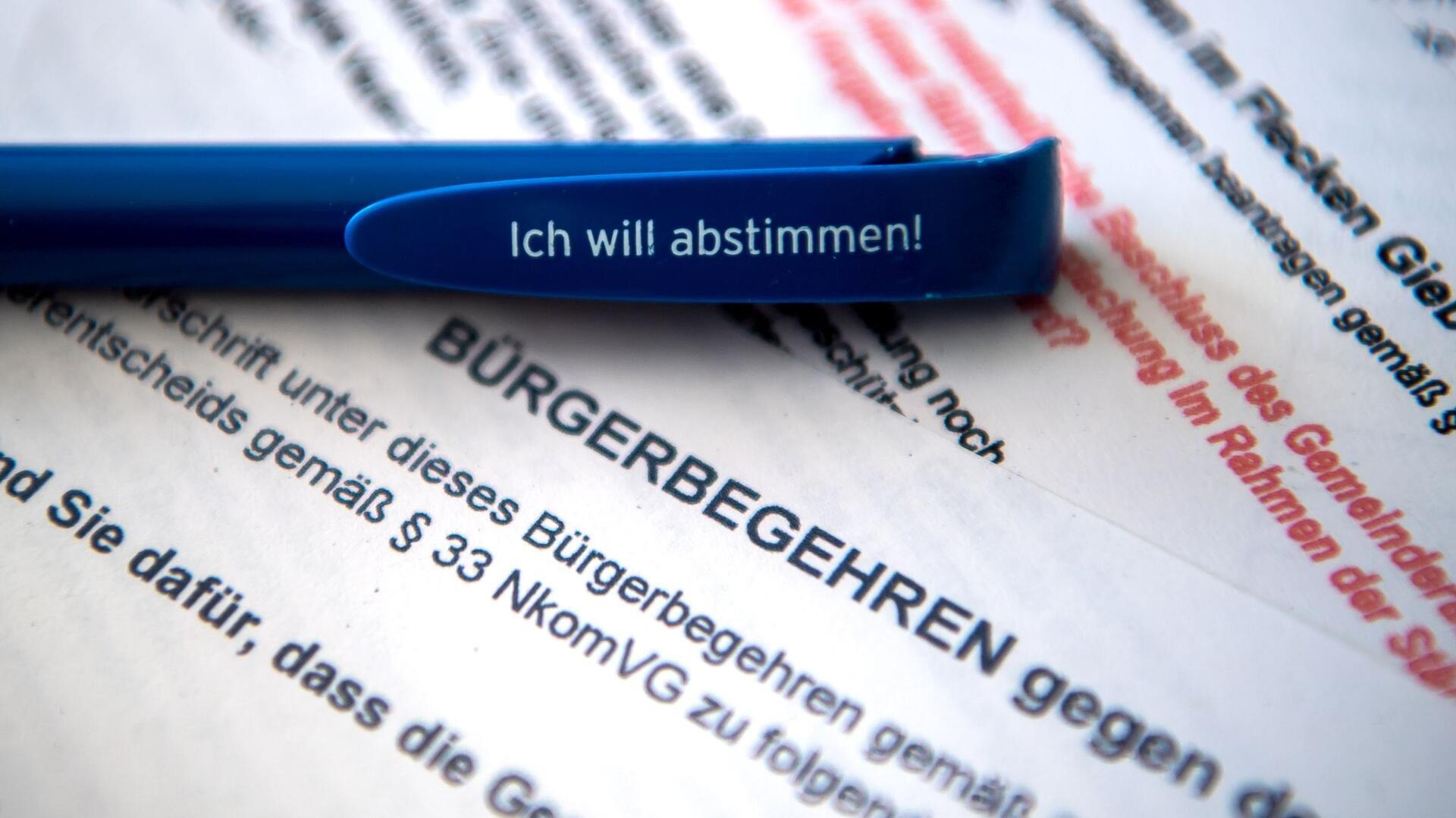 Ein Stift mit der Aufschrift „Ich will abstimmen!“