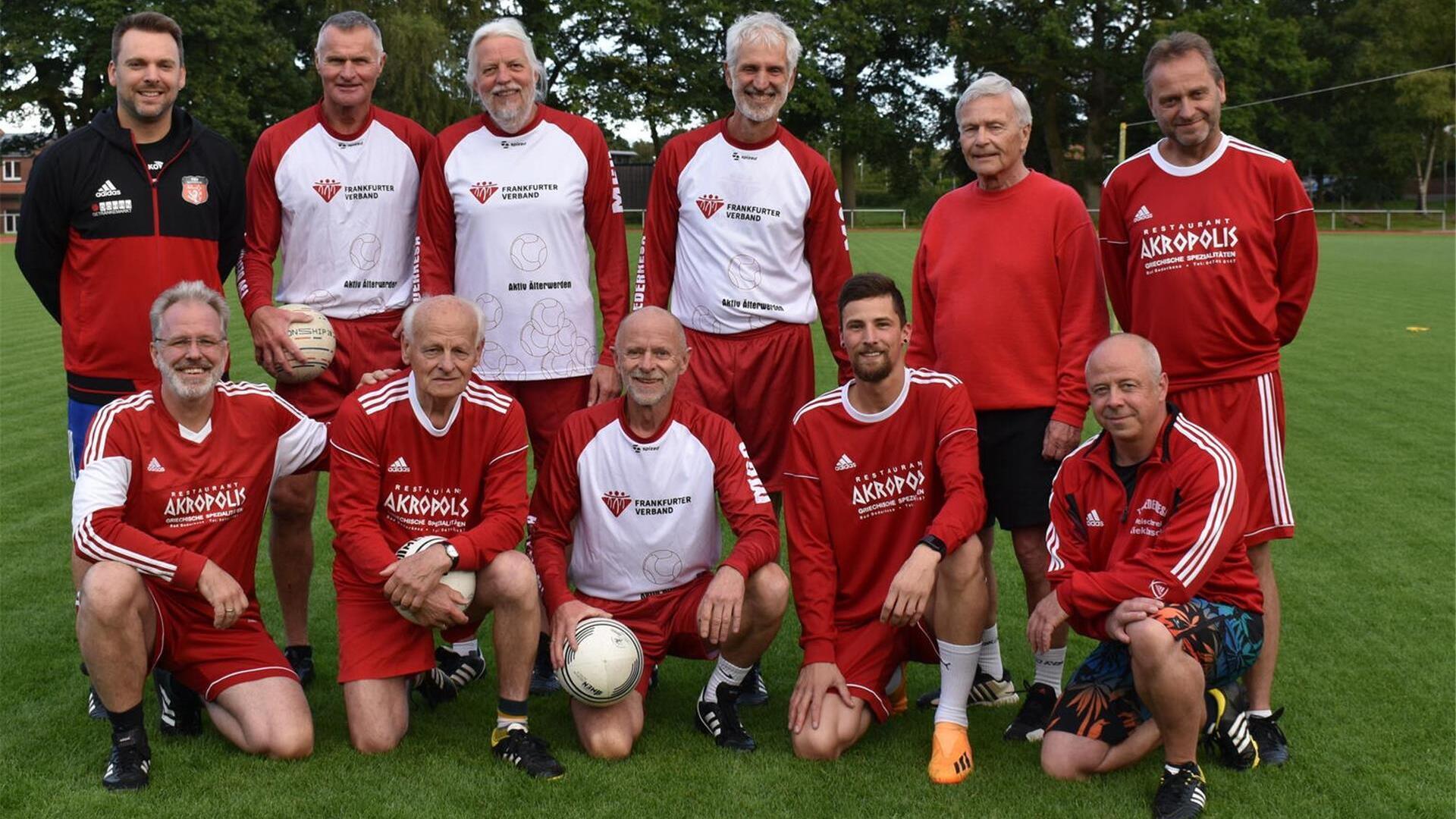 Eine eingeschworene Gemeinschaft: die Faustballer des TSV Bederkesa.