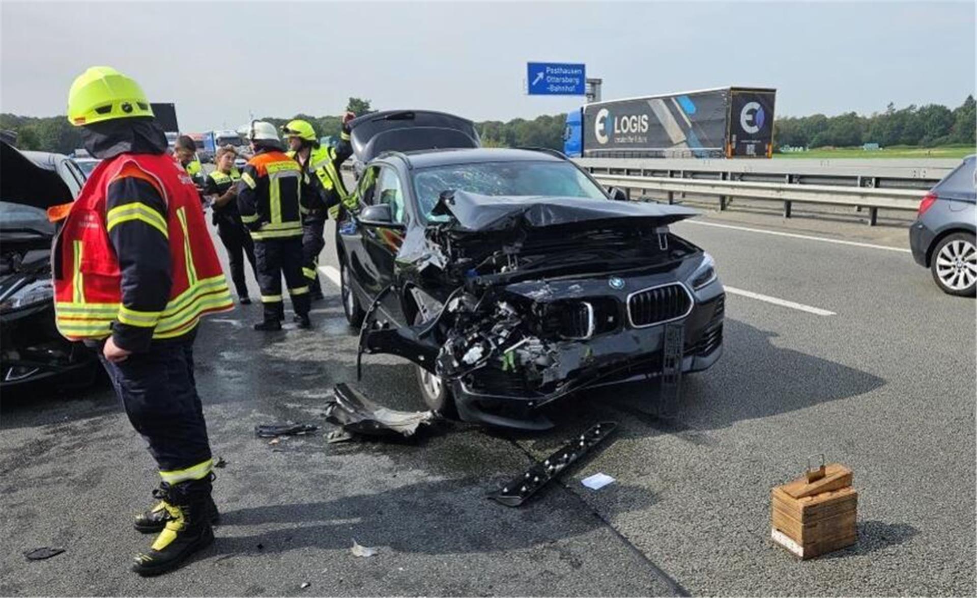 Eines der verunfallten Fahrzeuge auf der A 1 bei Posthausen.