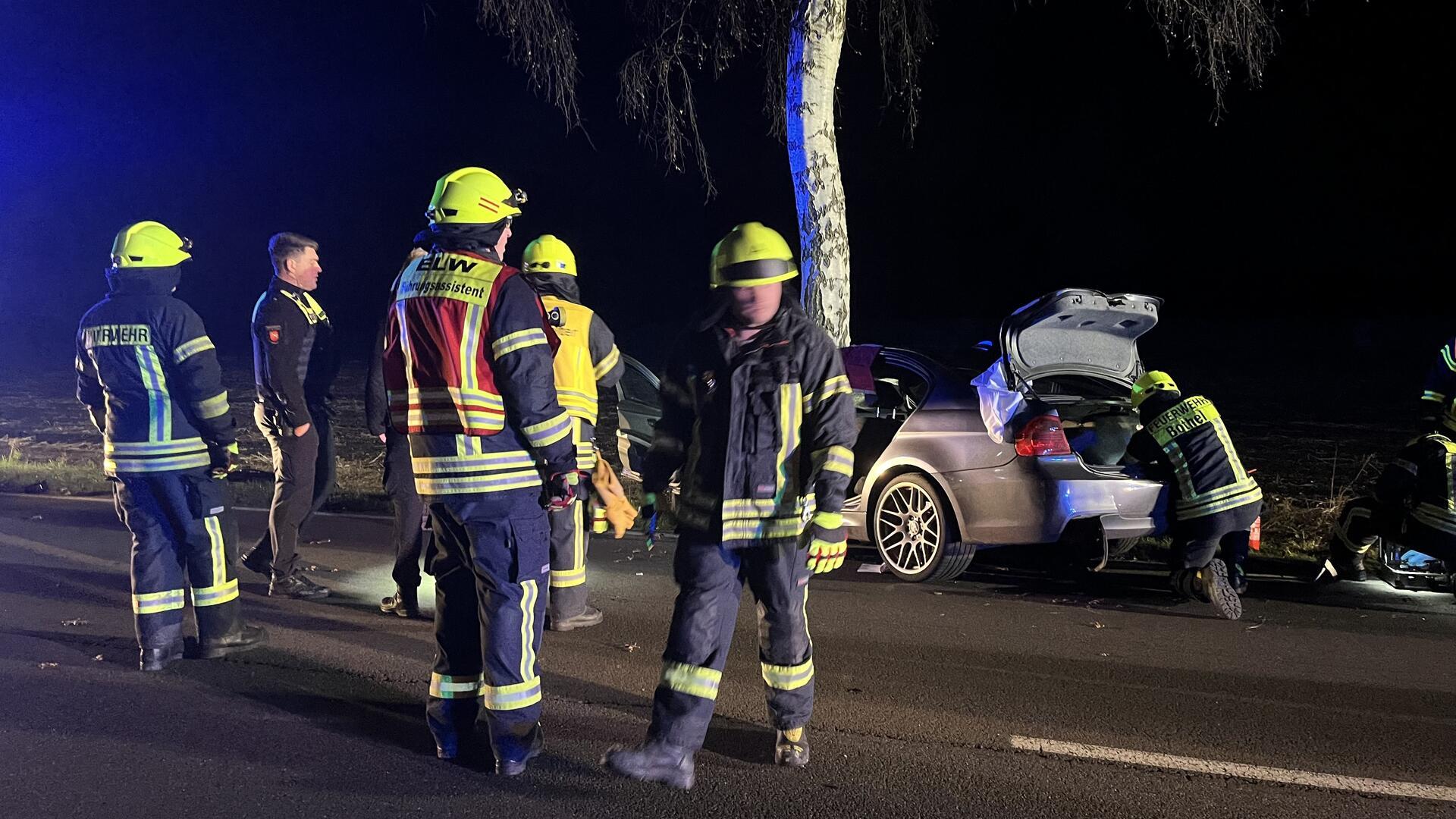 Einsatzkräfte an der Unfallstelle