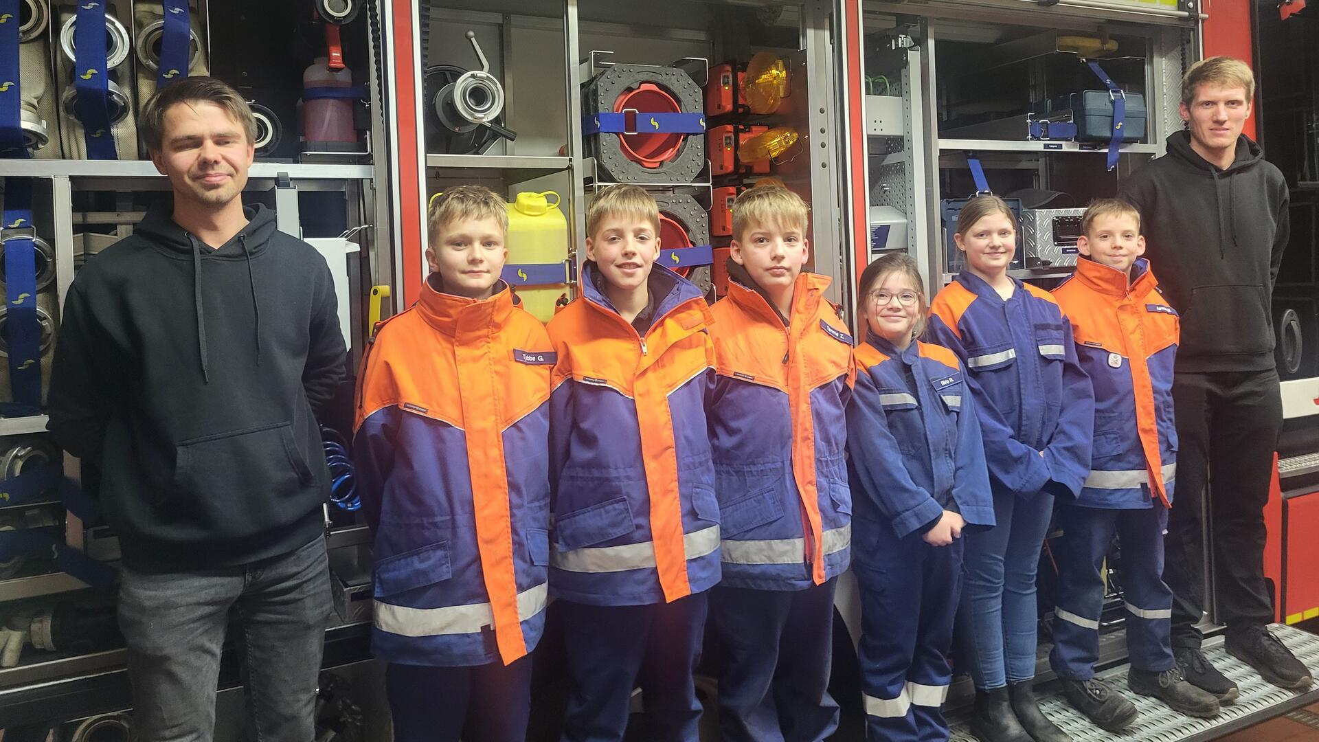 Engagieren sich in der Jugendfeuerwehr Hepstedt (von links): Lukas Tunsch, Tjebbe Gerken, Fabian Jagels, Tamme Zerbe, Olivia Rüdiger, Tara Schulz, Jannis Bammann und Lüder Mohrmann.