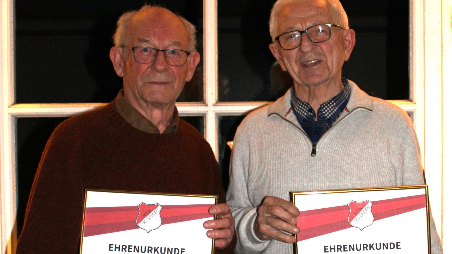 Engagiert und wahre Vorbilder: Ludolf Klie (links) und Edmund Bergert, die Sportler des Jahres des MTSV Selsingen.