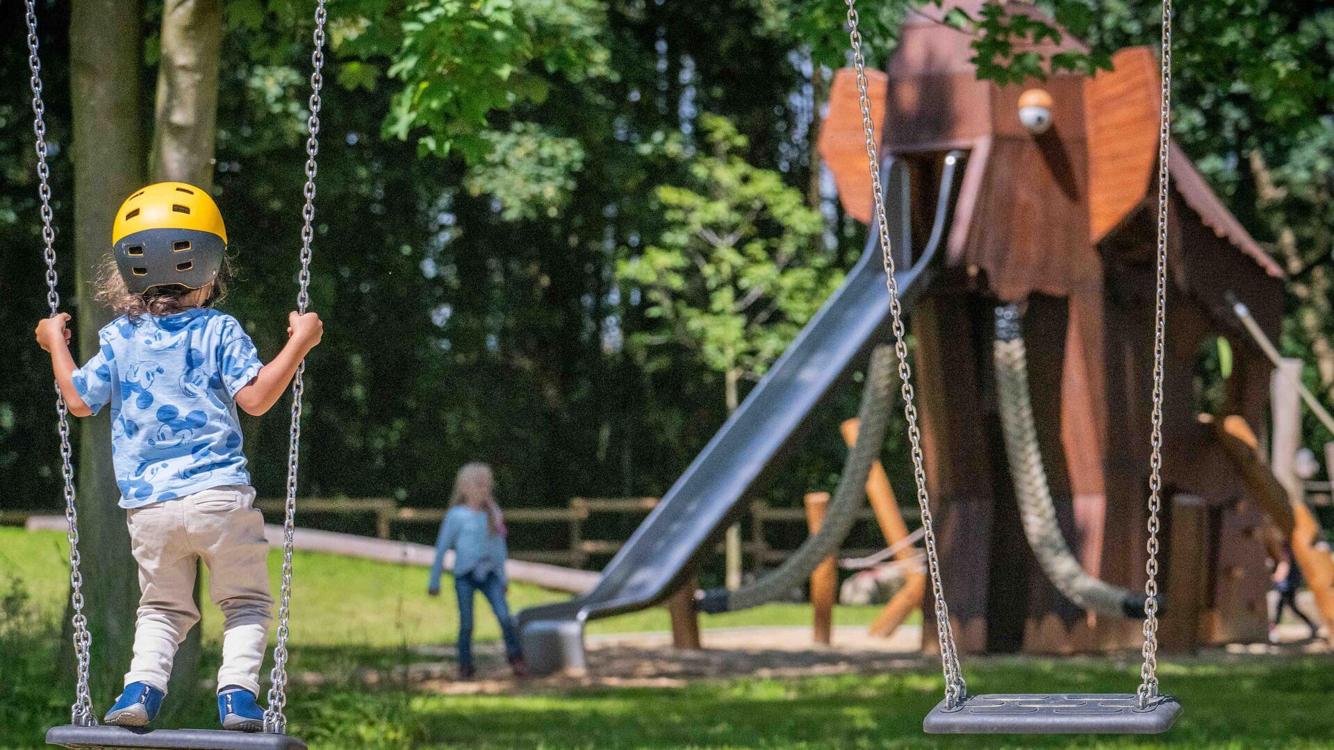 Eröffnung des neuen Kinderspielplatzes im Plätterneg Bremerhaven. Das Thema des Natur-Spielplatzes steht unter dem Titel „Eiszeit“. Dafür wurde unter anderen eine Rutsche in Form eines Mammuts installiert