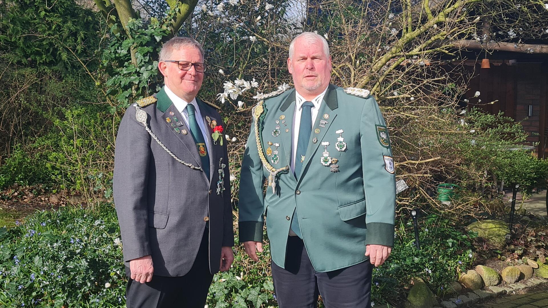 Ewald Wiesner (rechts) übernimmt die Führung der SSG Wesermünde vom langjährigen Vorsitzenden Gerd Hillebrandt