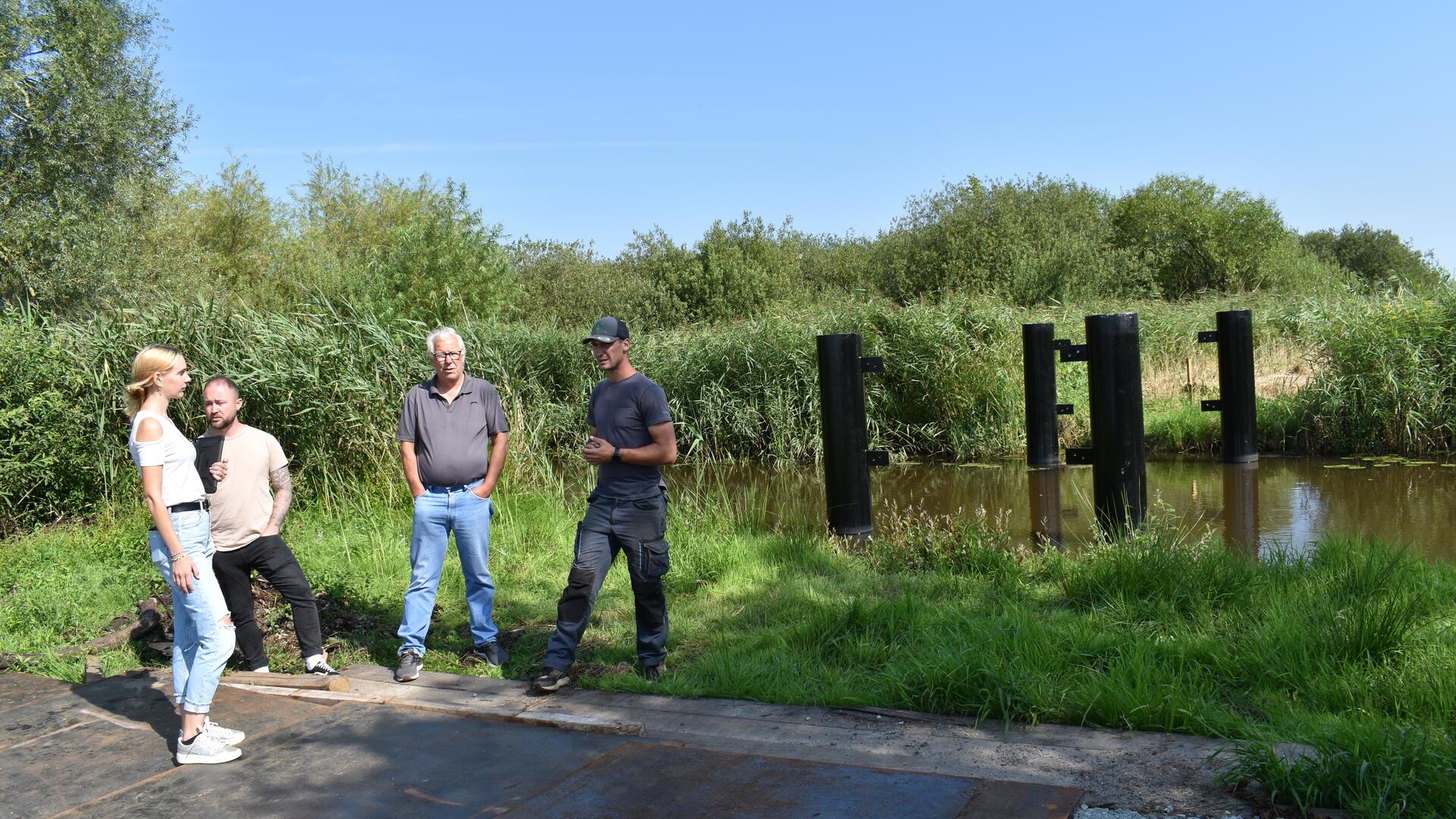 Besprechung am Geeste-Ufer