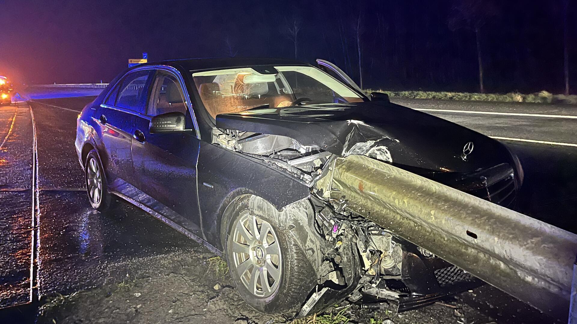 Fast nicht zu glauben: Die Insassen dieses Wagens blieben bei dem Verkehrsunfall unverletzt.