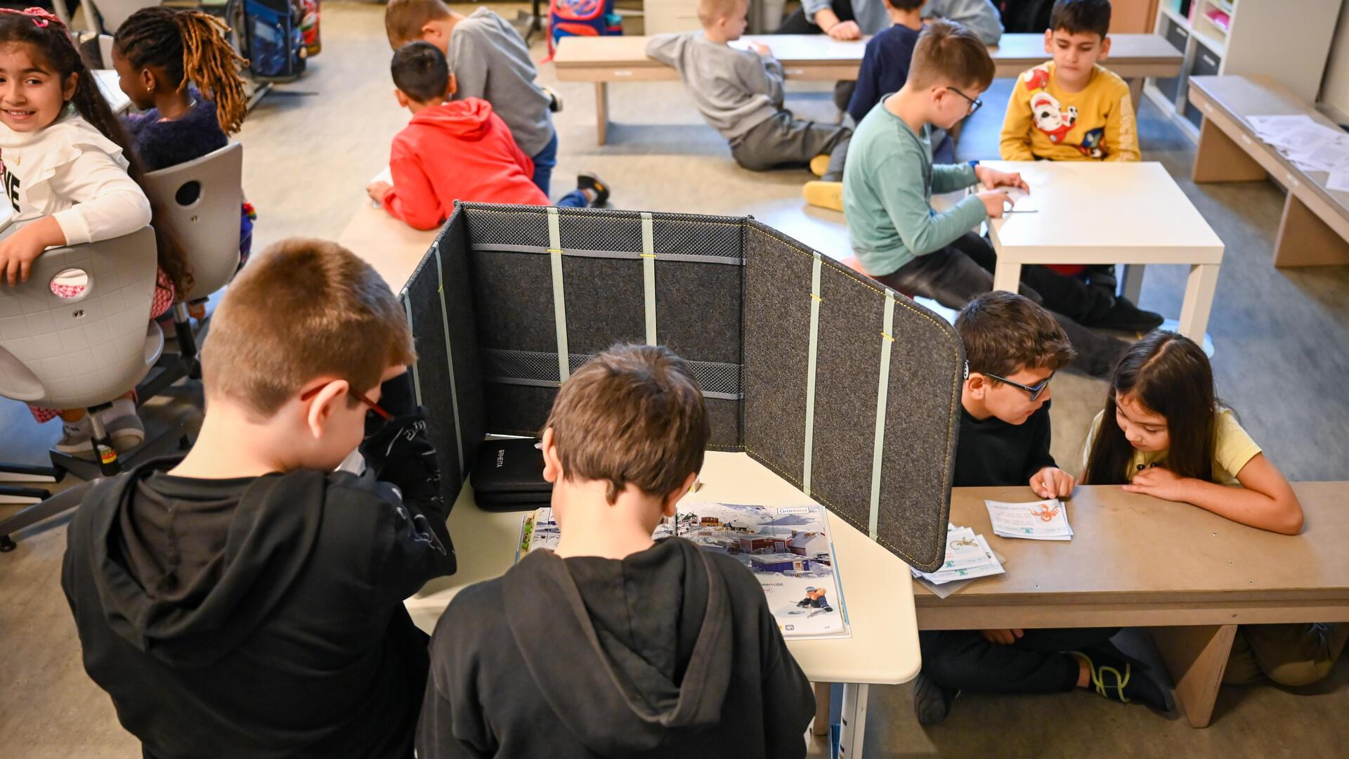 Das Projekt Leseband in der Gorch-Fock-Schule in Bremerhaven mit den Kindern der Raupen-Gruppe.