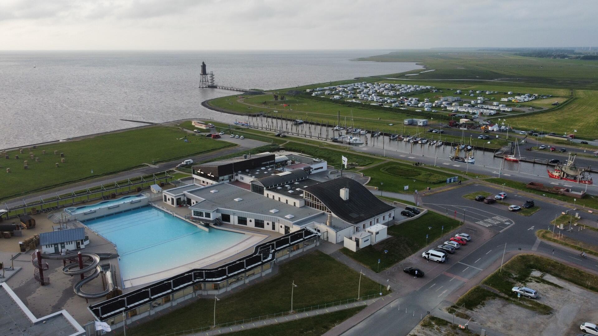 Das Watt'n Bad in Dorum-Neufeld, ein Wellenbad mit Wattenmeer-Blick und Zugang zum Nordseestrand.