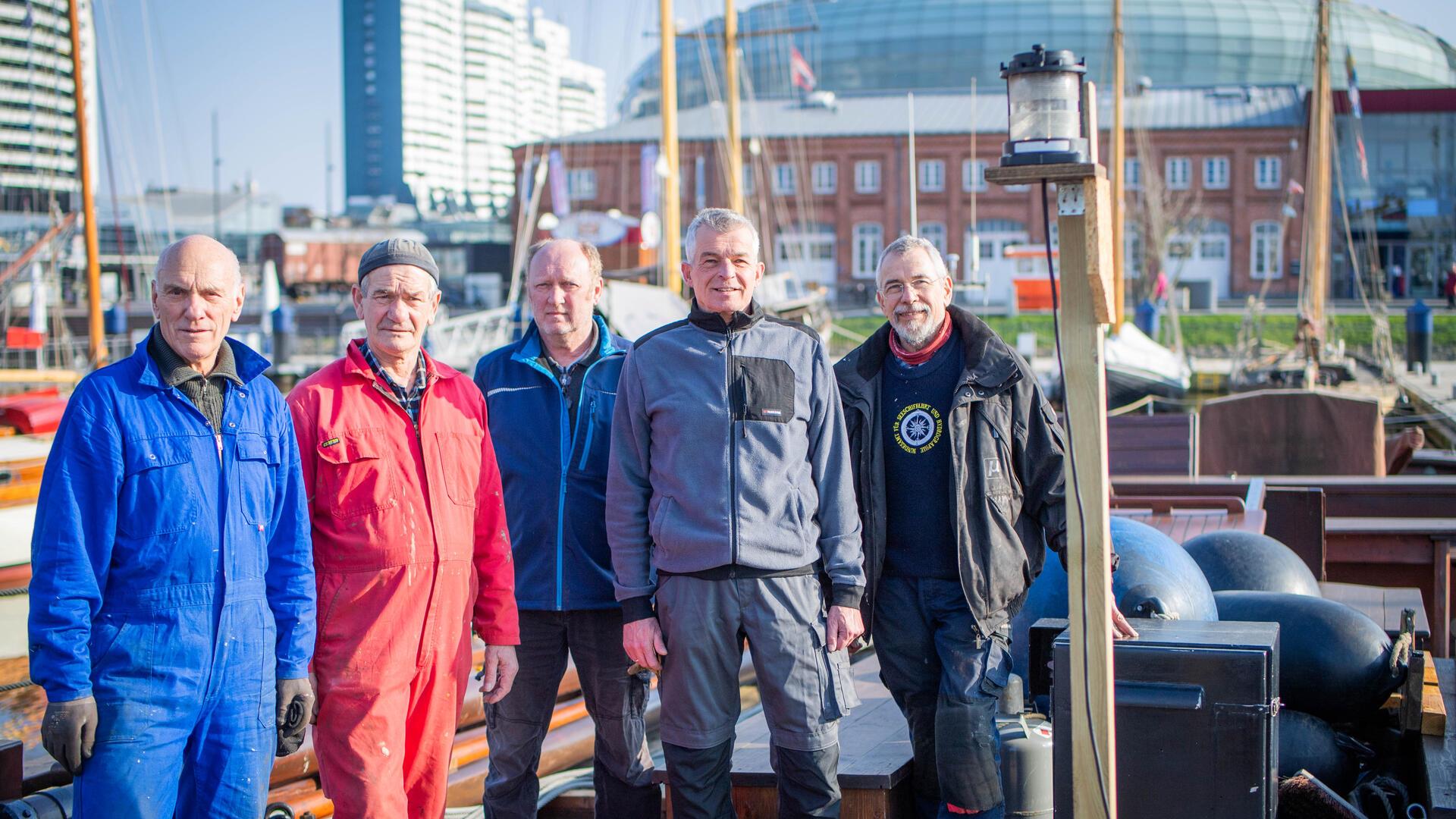 Männer im Hafen