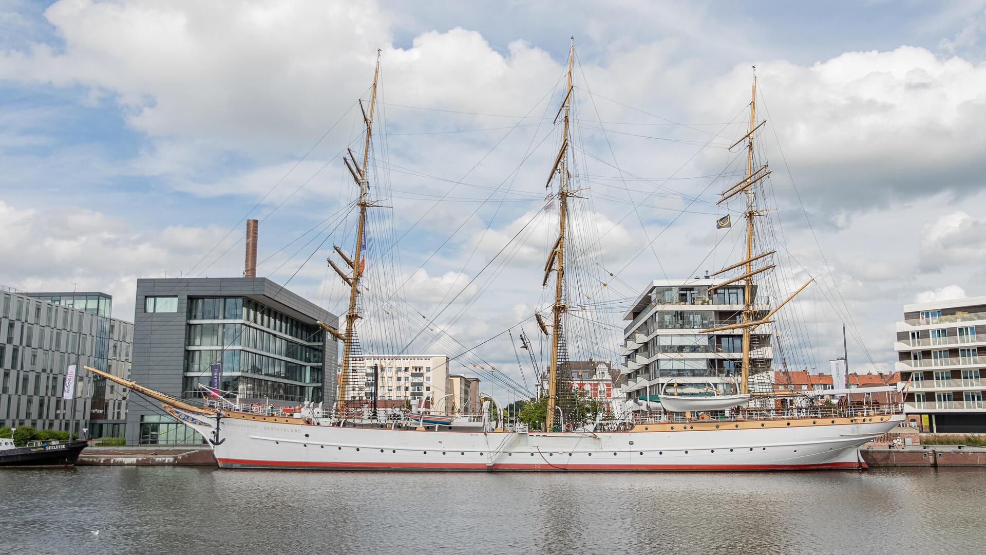 Fotospaziergang durch das Schulschiff Deutschland. Wir zeigen euch wie es in dem Schiff aussieht und beleuchten jeden Winkel des Schiffes.