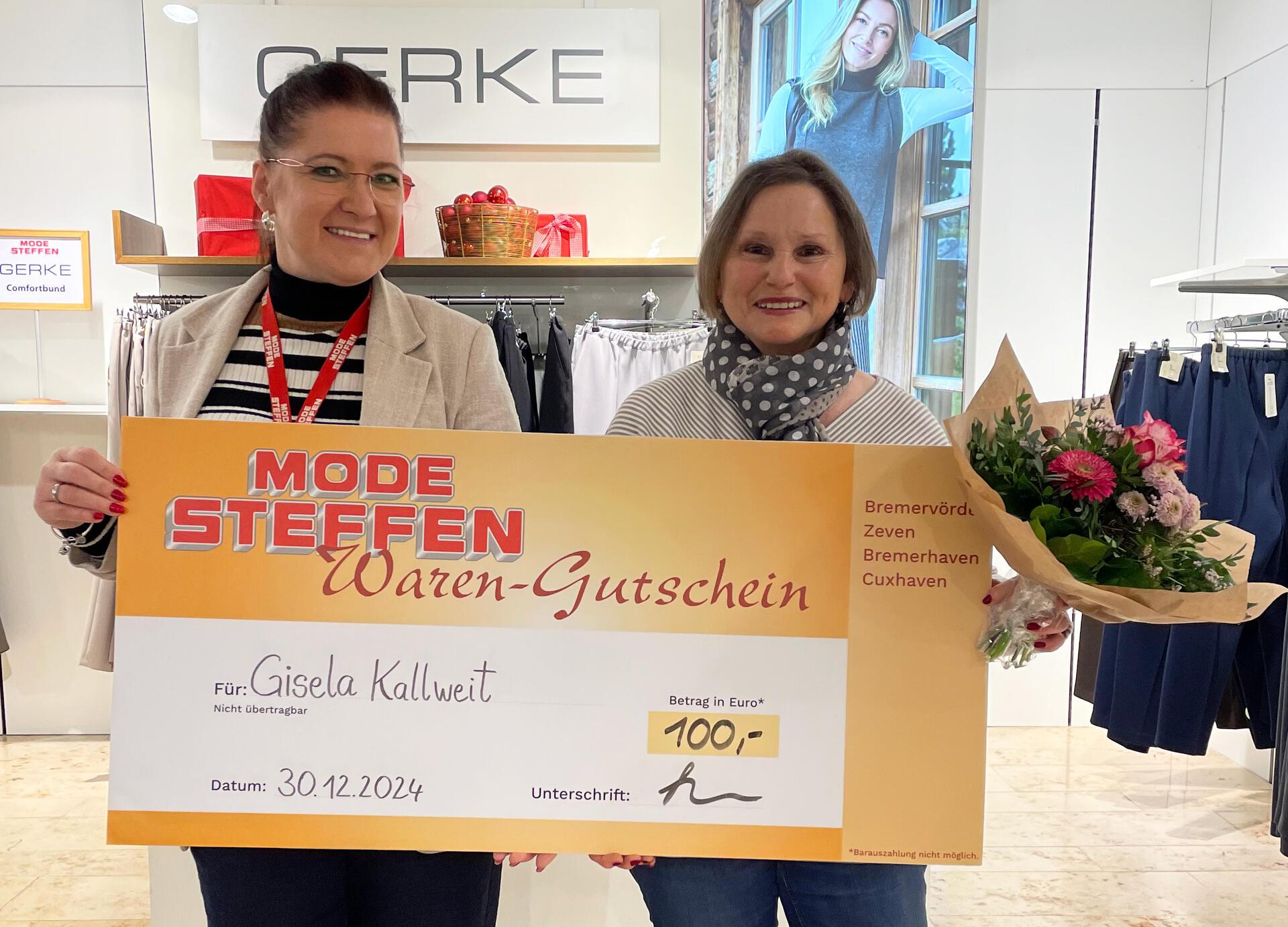 Freute sich über den Wochen-Hauptgewinn: Gisela Kallweit (rechts) aus Bremervörde