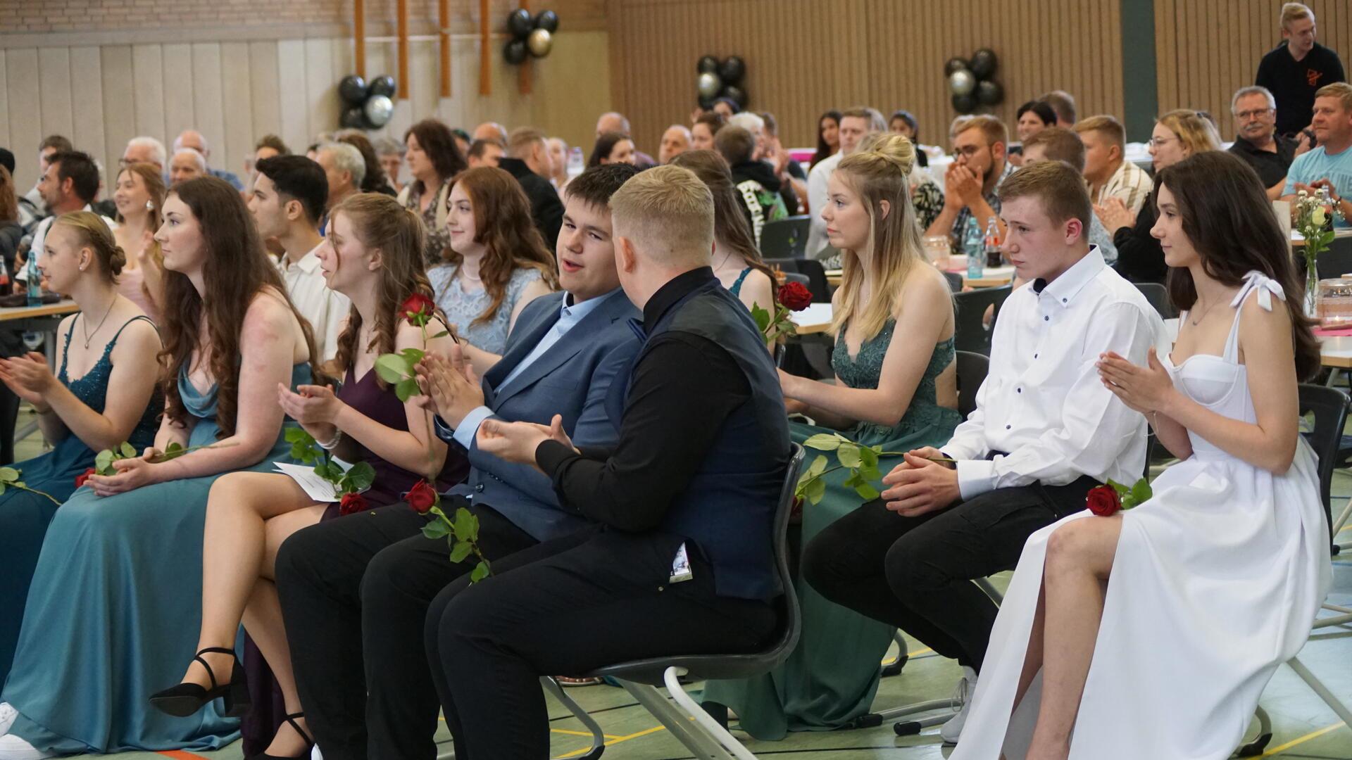 Für ihren großen Tag hatten sich die Absolventen der Oberschule Geestequelle mächtig in Schale geworfen.