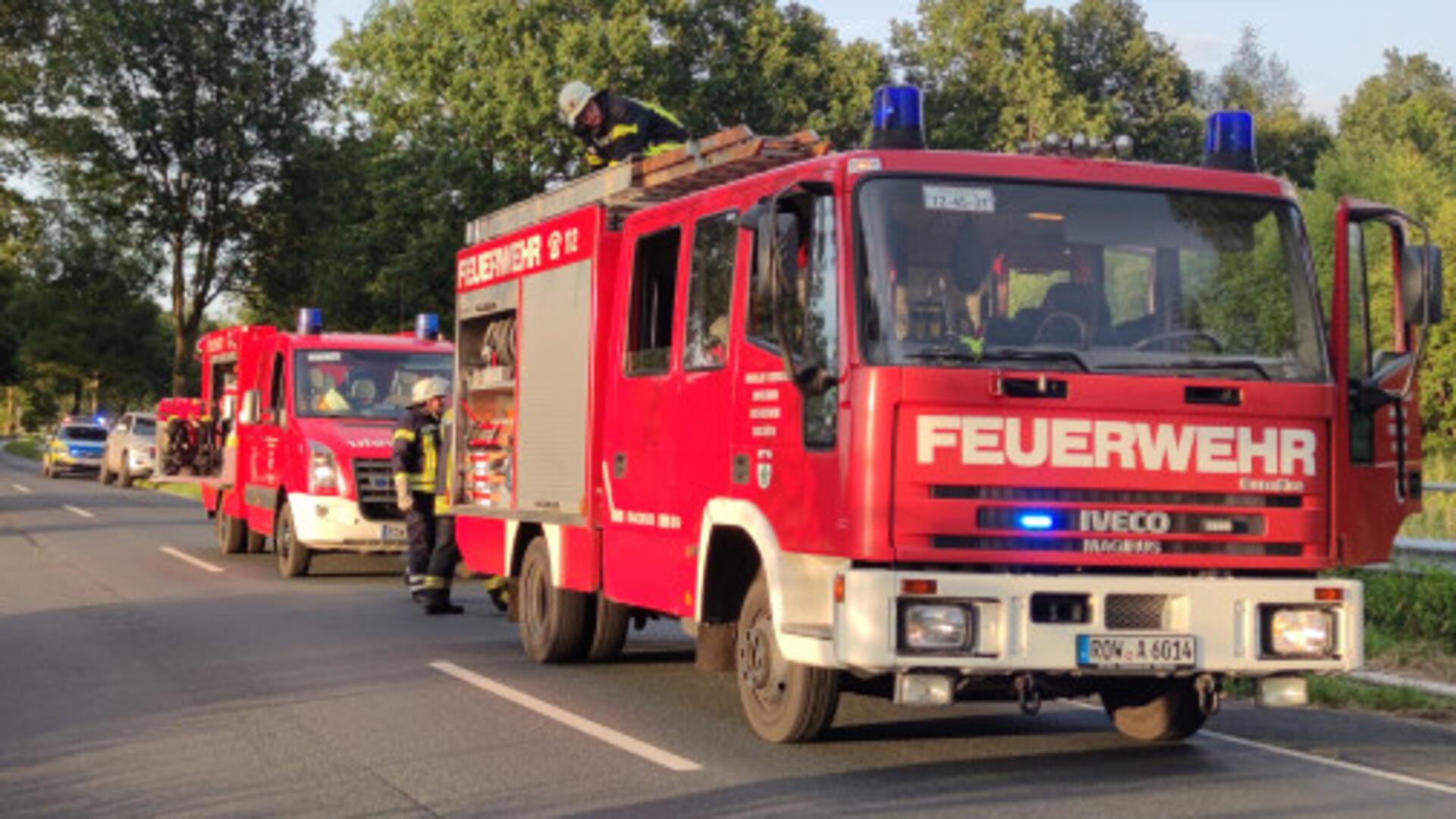 Gegen 20.15 Uhr wurden die Ortswehren aus Karlshöfen, Gnarrenburg, Glinstedt und Ostersode zu einer unklaren Rauchentwicklung nach Karlshöfen alarmiert.