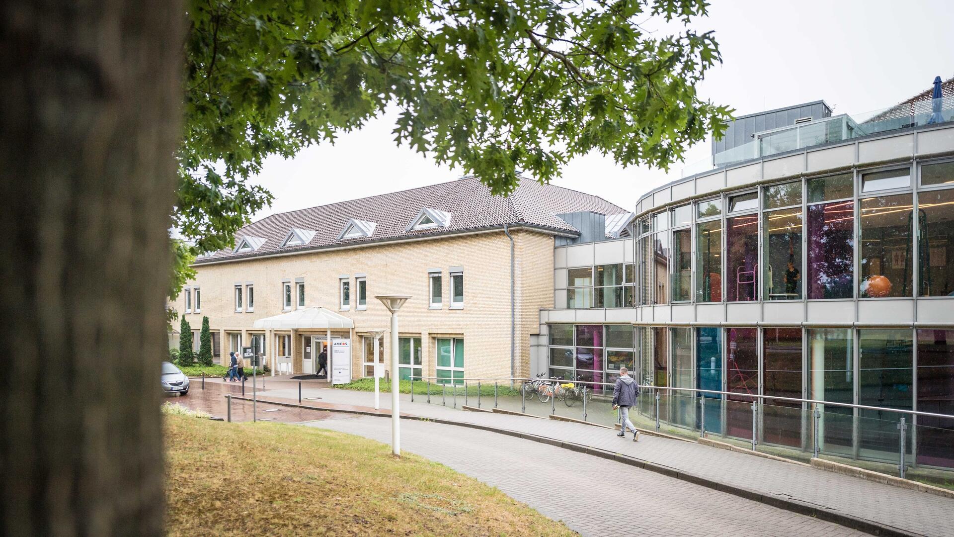 Blick auf das Ameos-Klinikum in Debstedt.