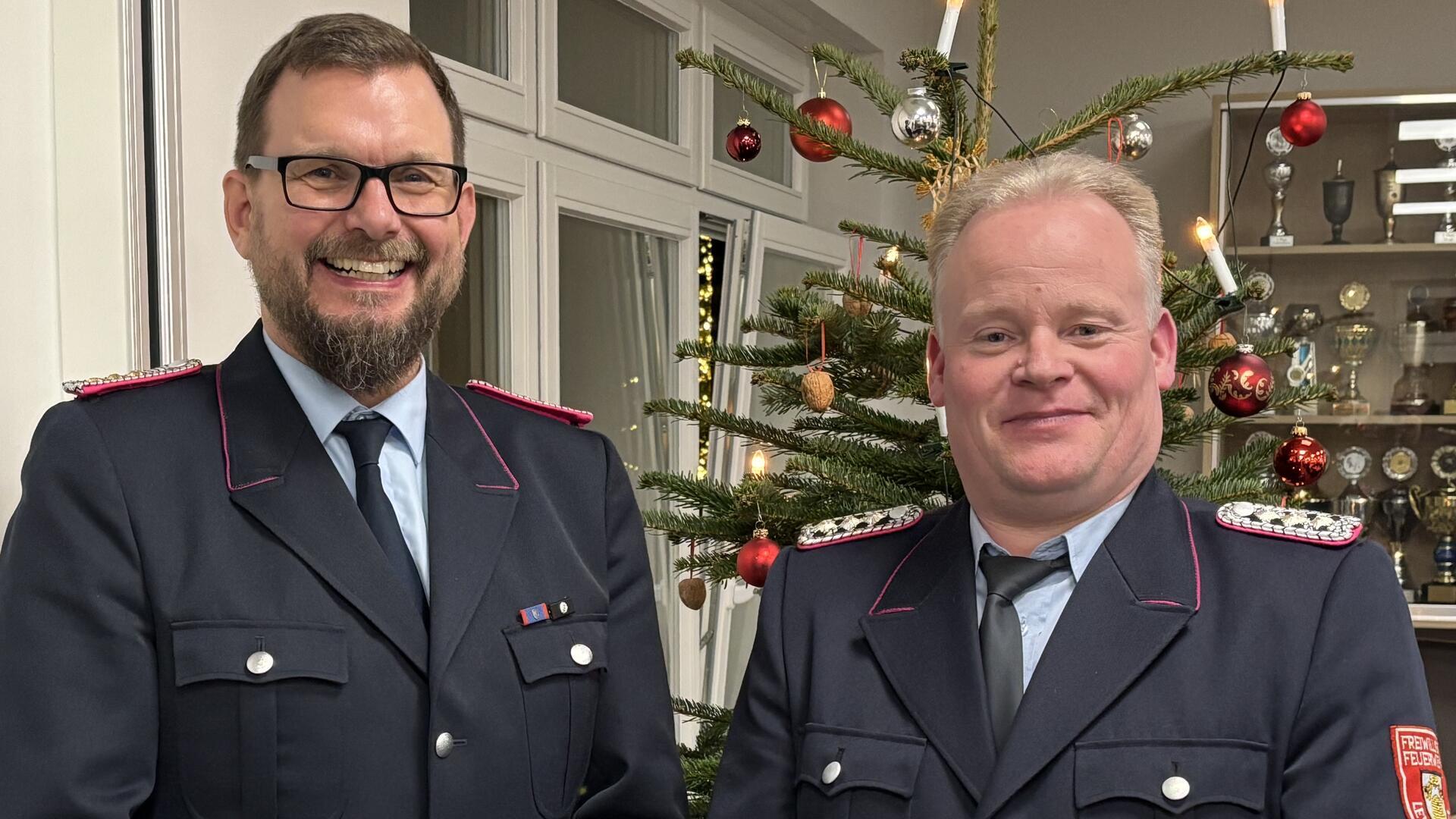 Gemeindebrandmeister Torben Henning (links) mit seinem Stellvertreter Jörg Dreyer.