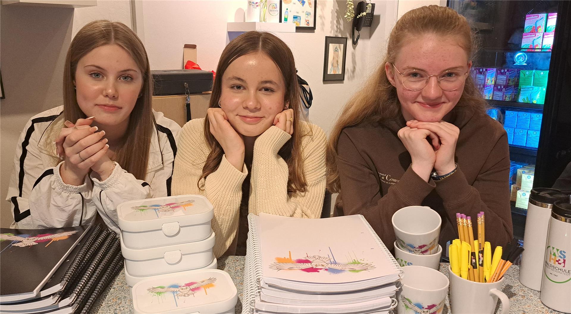 Gemeinsam am Start (von links): Jette, Leni und Mia aus der 9. Klasse der Waldschule arbeiten in der neuen Schülerfirma mit. 