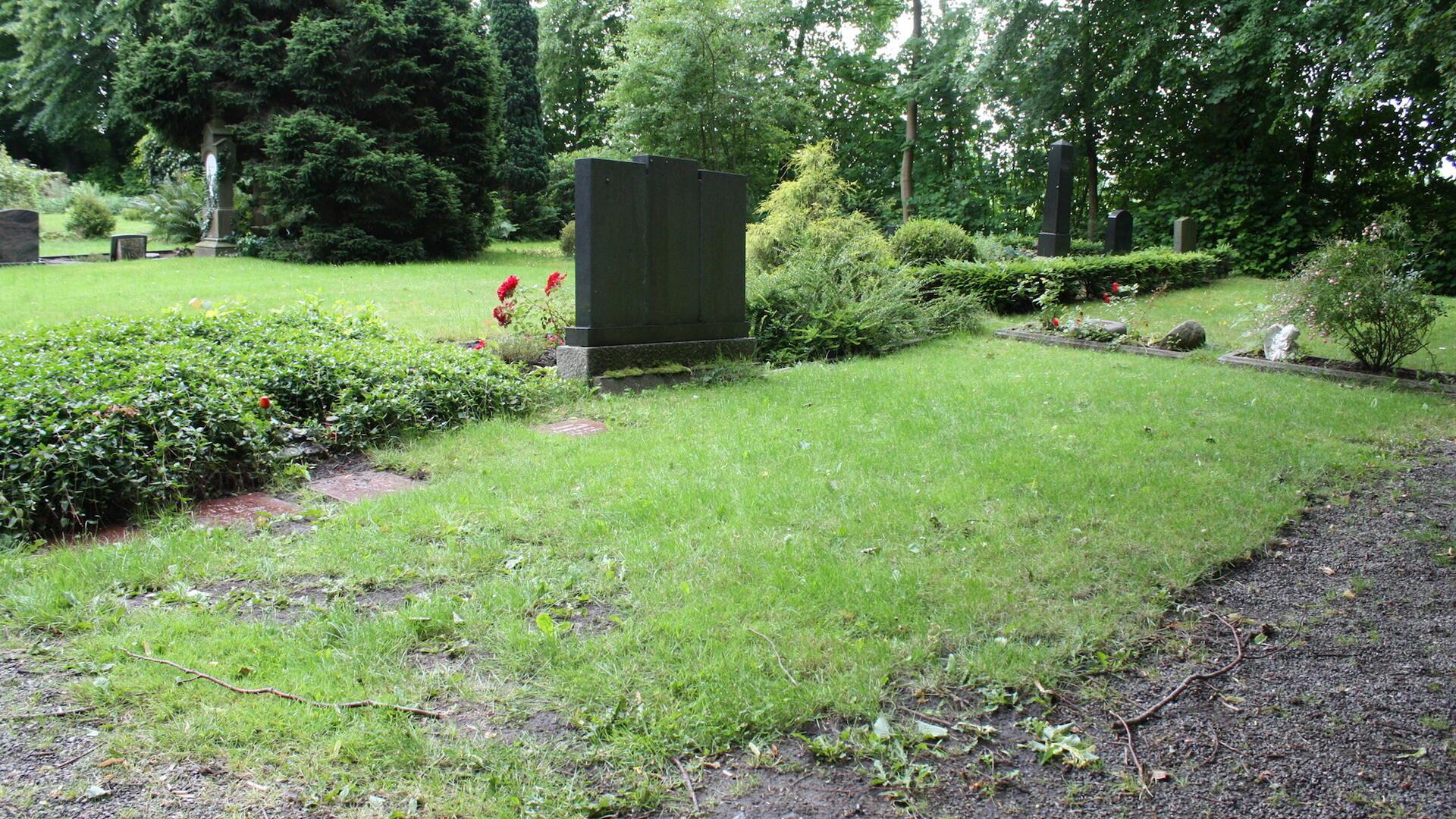 Grünfläche auf dem Rechtenflether Friedhof