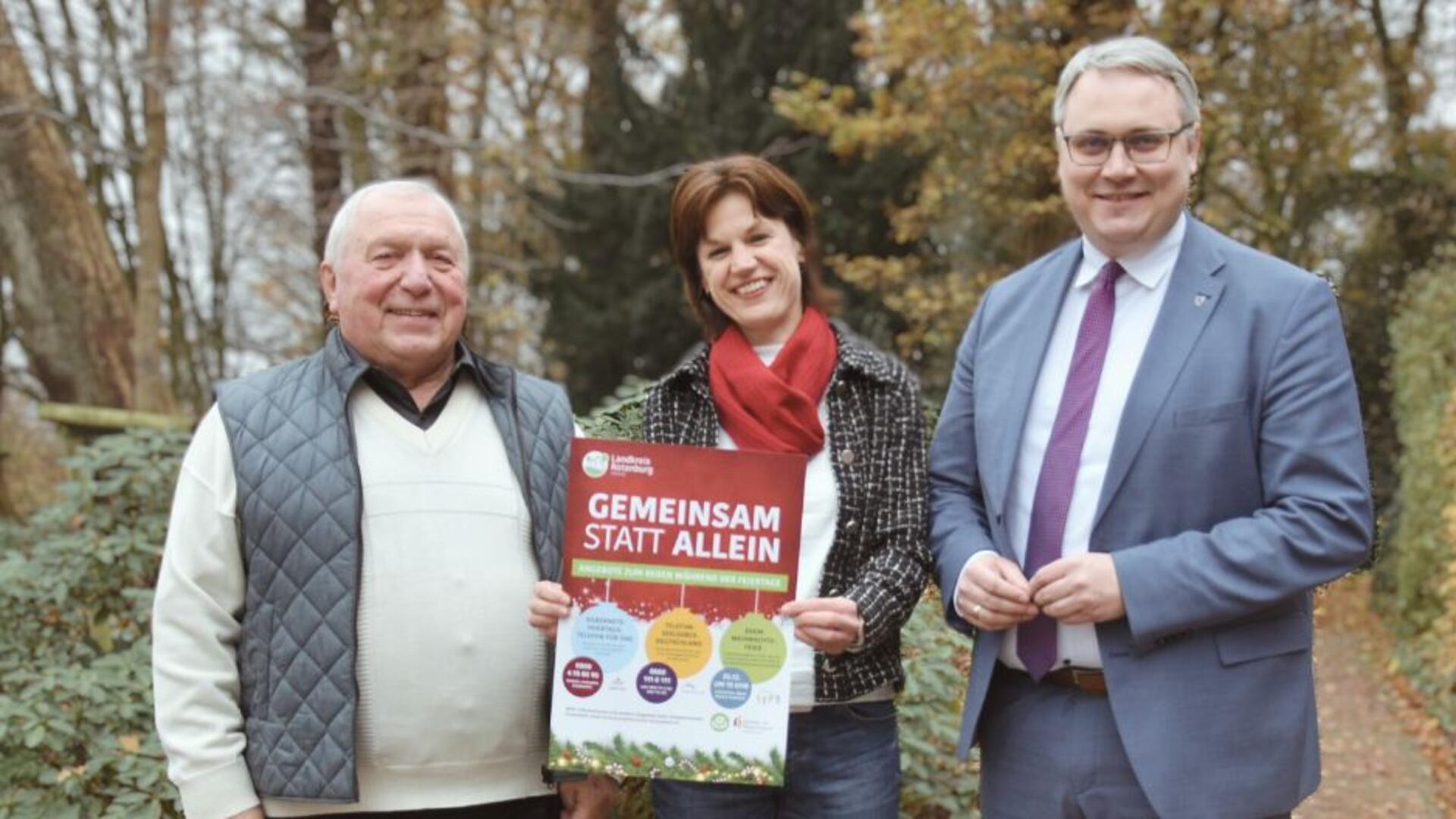 Gemeinsam statt allein: Der Vorsitzende des Kreisseniorenrats Helmut Sündermann (links), Ursula Seidler-Braun vom RoSe-Team und Landrat Marco Prietz.