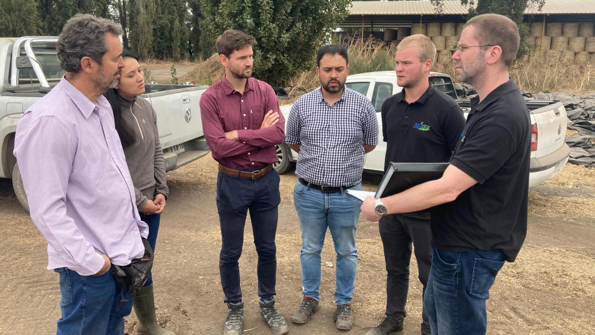 Geschäftsführer Nottorf und Exportmanager Steppat (von rechts) mit Geschäftspartnern und Kunden in Chile.