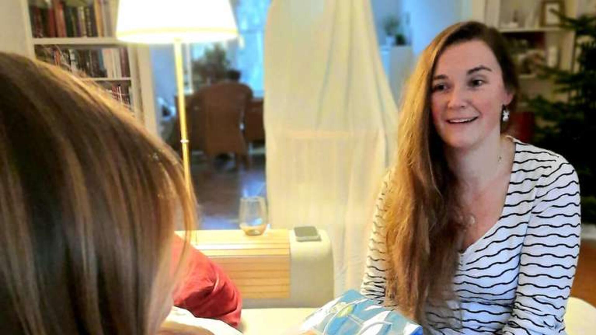 Geschenke fürs Baby, Infos für die Mama: Kathleen Lenz aus Fintel, die selbst drei Kinder hat, besucht ehrenamtlich junge Mütter und Väter.