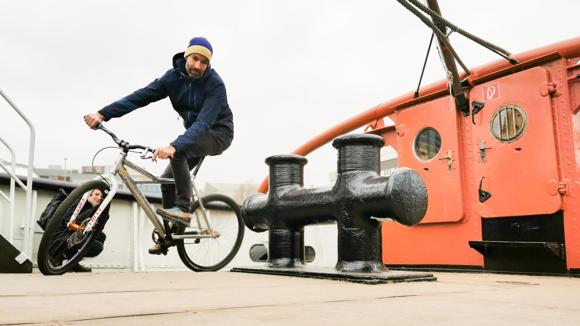 Radfahren an Bord eines Schiffes