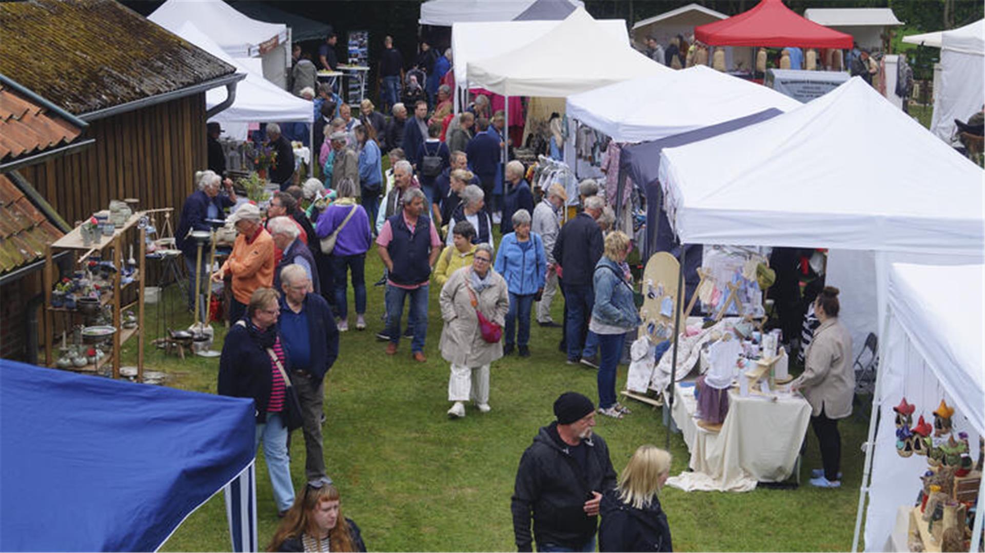 Gut besucht: Der Kunsthandwerkermarkt in Hesedorf ist inzwischen ein echter Besuchermagnet.