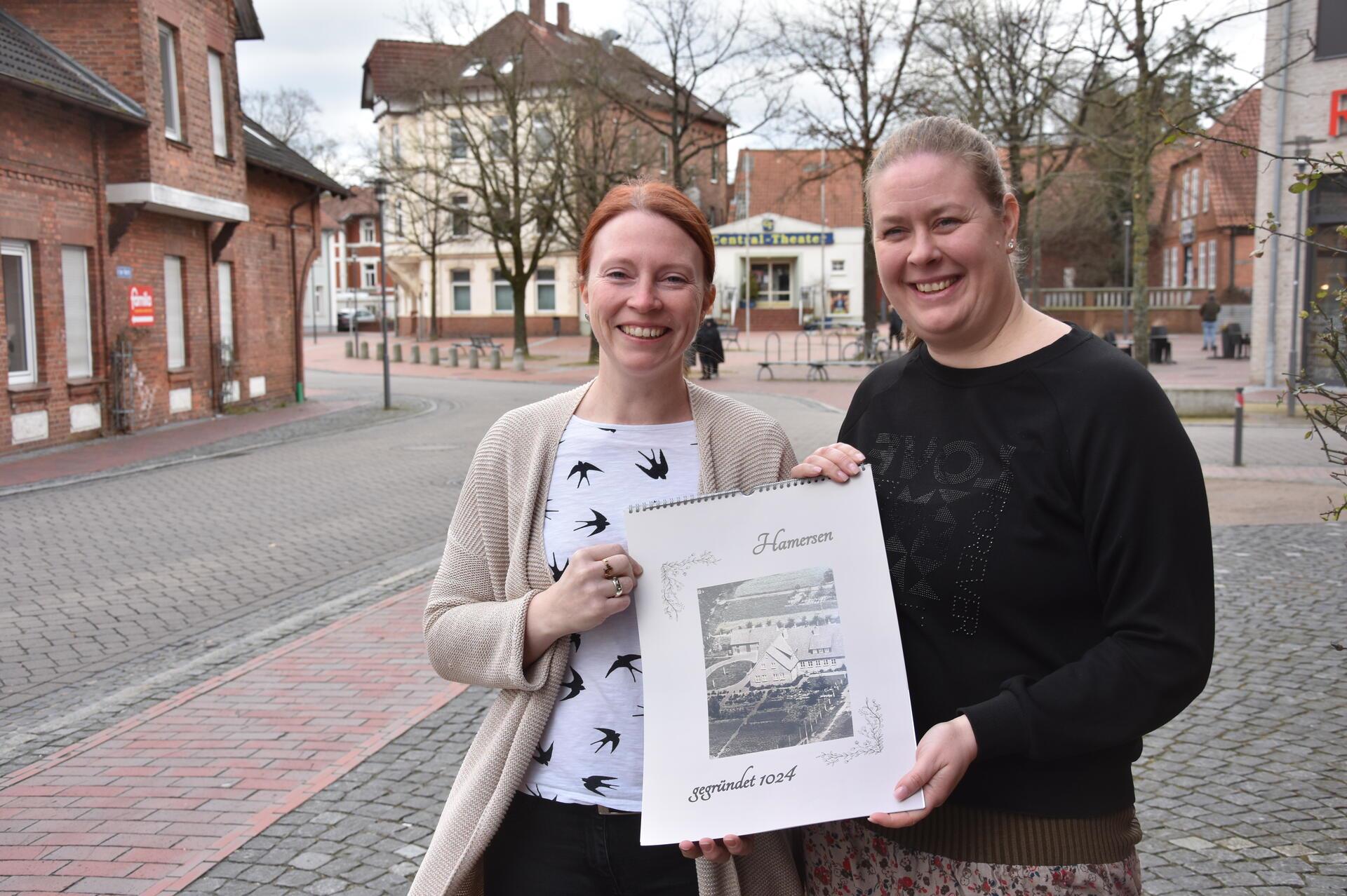 Das Foto zeigt Annika Holst und Janina Meinke. 