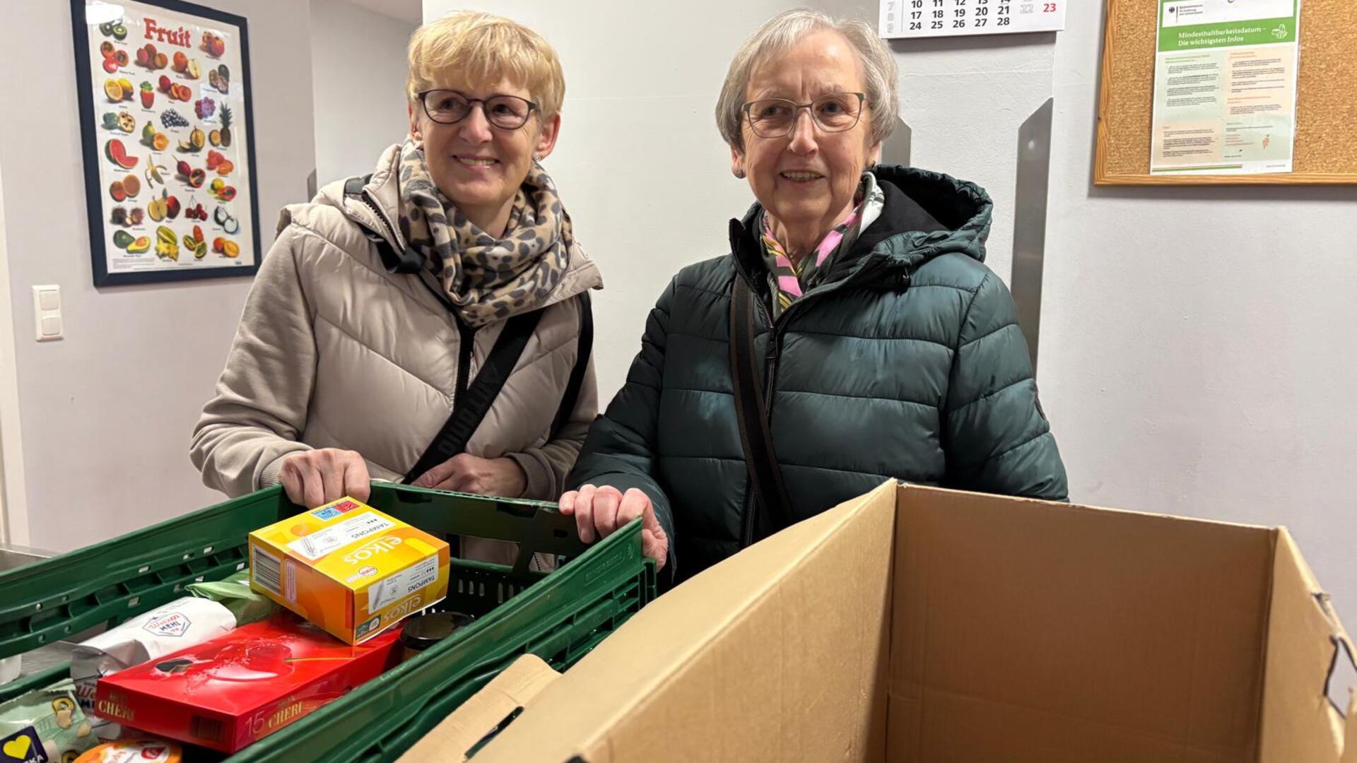 Haben die Aktion gerne unterstützt: Rita Pohl (links) und Renate Beushausen.