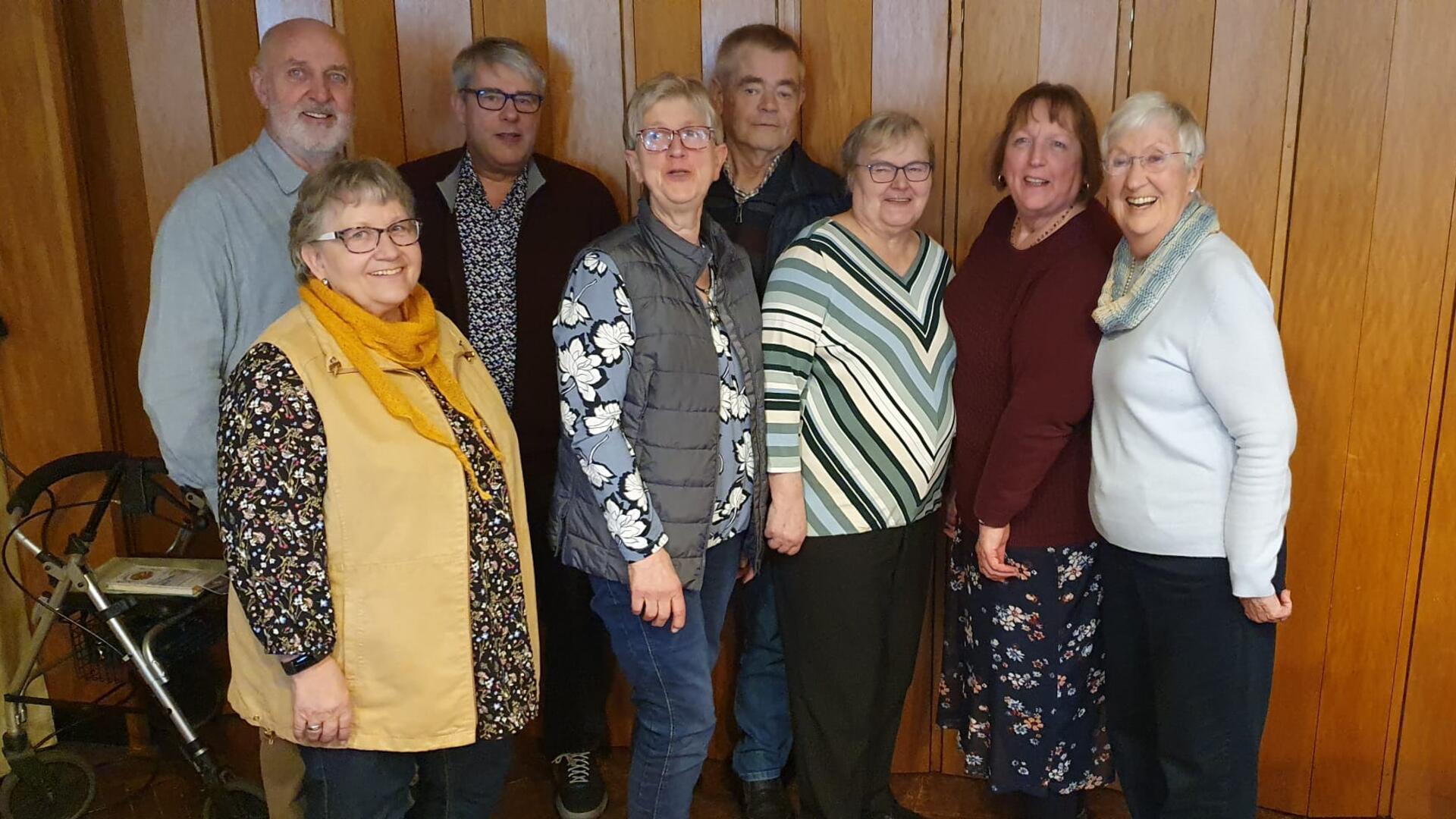 Hans-Peter Grimm (von links), Marion Grimm, Rolf Lankenau, Ute Schnackenberg, Johannes Bohling, Marlies Giese, Jutta Hagedorn, Ulrike Stauch.